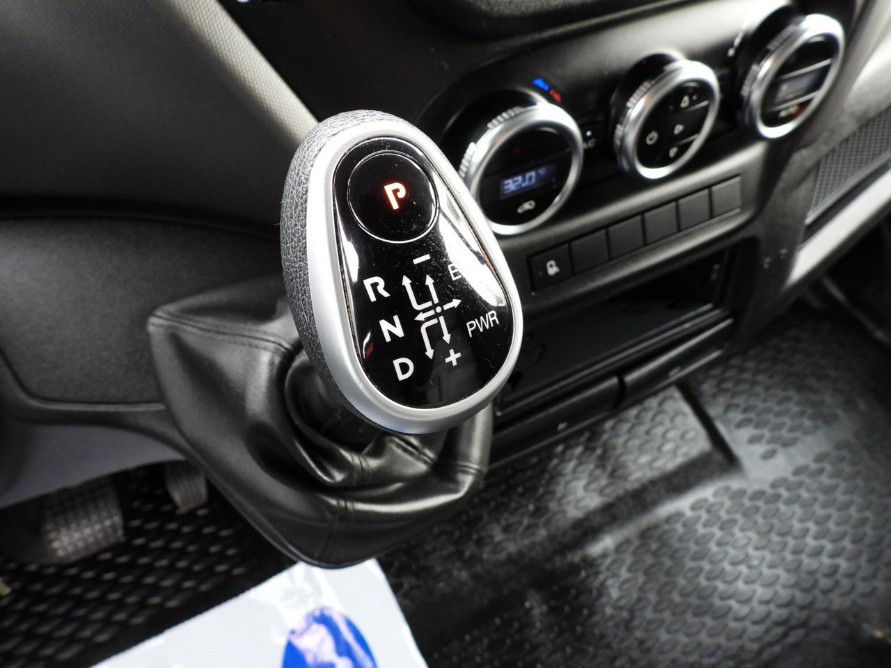 Curtain side van IVECO DAILY 35S21 TARPAULIN 10 PALLETS WEBASTO CRUISE CONTROL NAVIGATION LED LIGHTS AUTOMATIC TRANSMISSION HI-MATIC AIR CONDITIONING  210HP: picture 44