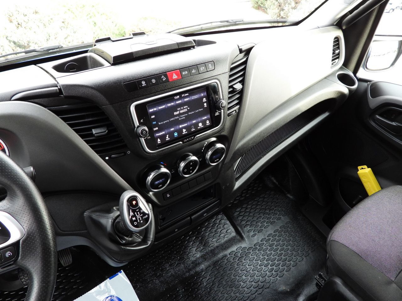 Curtain side van IVECO DAILY 35S21 TARPAULIN 10 PALLETS WEBASTO CRUISE CONTROL NAVIGATION LED LIGHTS AUTOMATIC TRANSMISSION HI-MATIC AIR CONDITIONING  210HP: picture 39