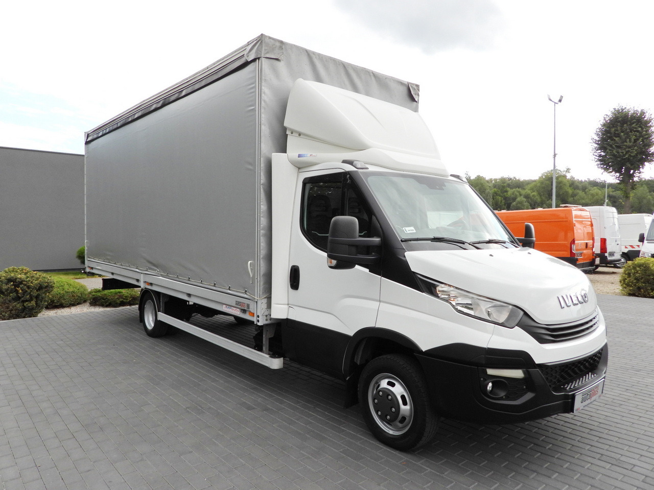 IVECO DAILY 50C15 TARPAULIN 12 PALLETS CRUISE CONTROL TWIN WHEELS AIR CONDITIONING  150HP - Curtain side van: picture 4 IVECO DAILY 50C15 TARPAULIN 12 PALLETS CRUISE CONTROL TWIN WHEELS AIR CONDITIONING  150HP - Curtain side van: picture 4