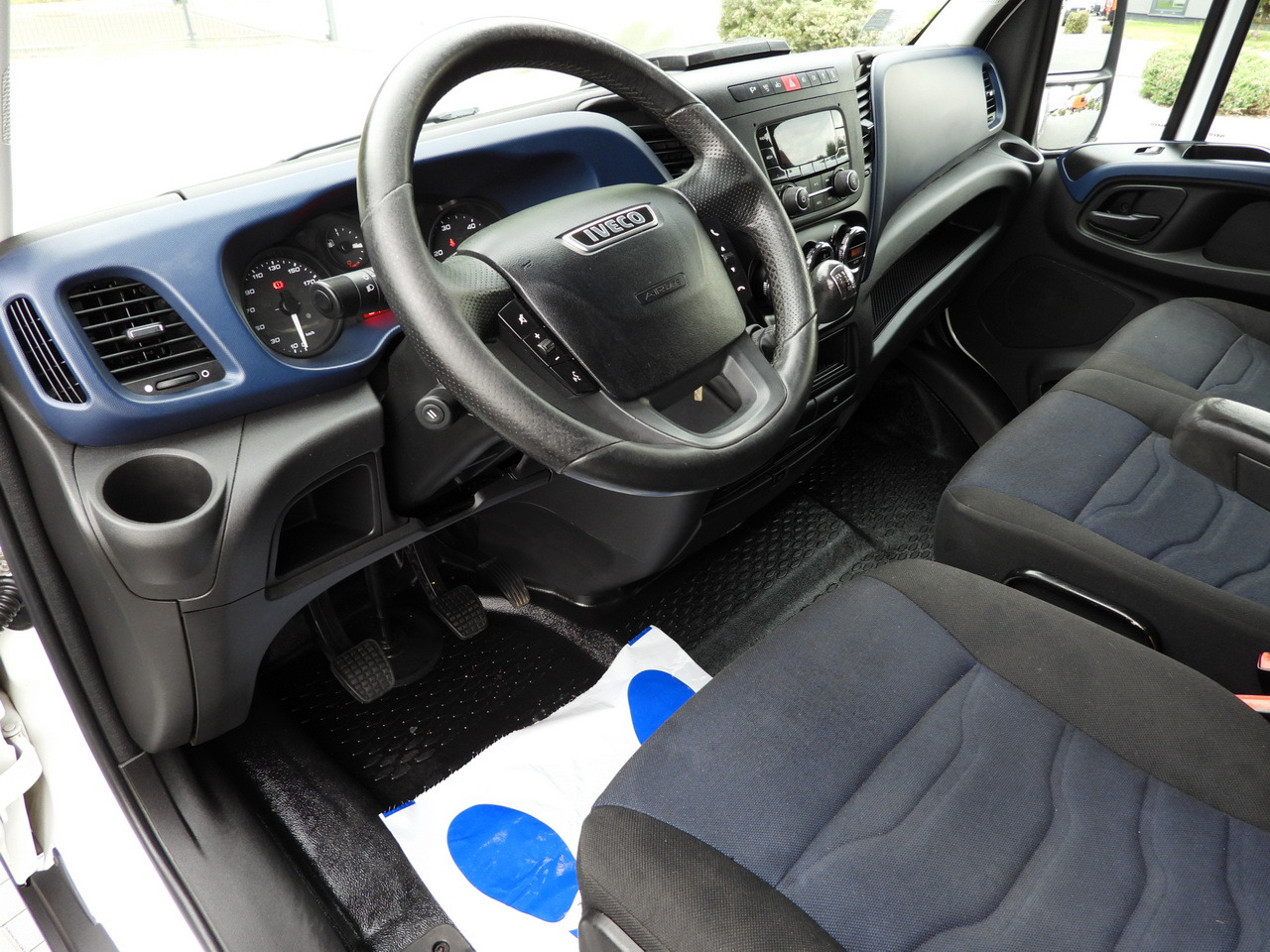 IVECO DAILY 50C15 TARPAULIN 12 PALLETS CRUISE CONTROL TWIN WHEELS AIR CONDITIONING  150HP - Curtain side van: picture 2 IVECO DAILY 50C15 TARPAULIN 12 PALLETS CRUISE CONTROL TWIN WHEELS AIR CONDITIONING  150HP - Curtain side van: picture 2