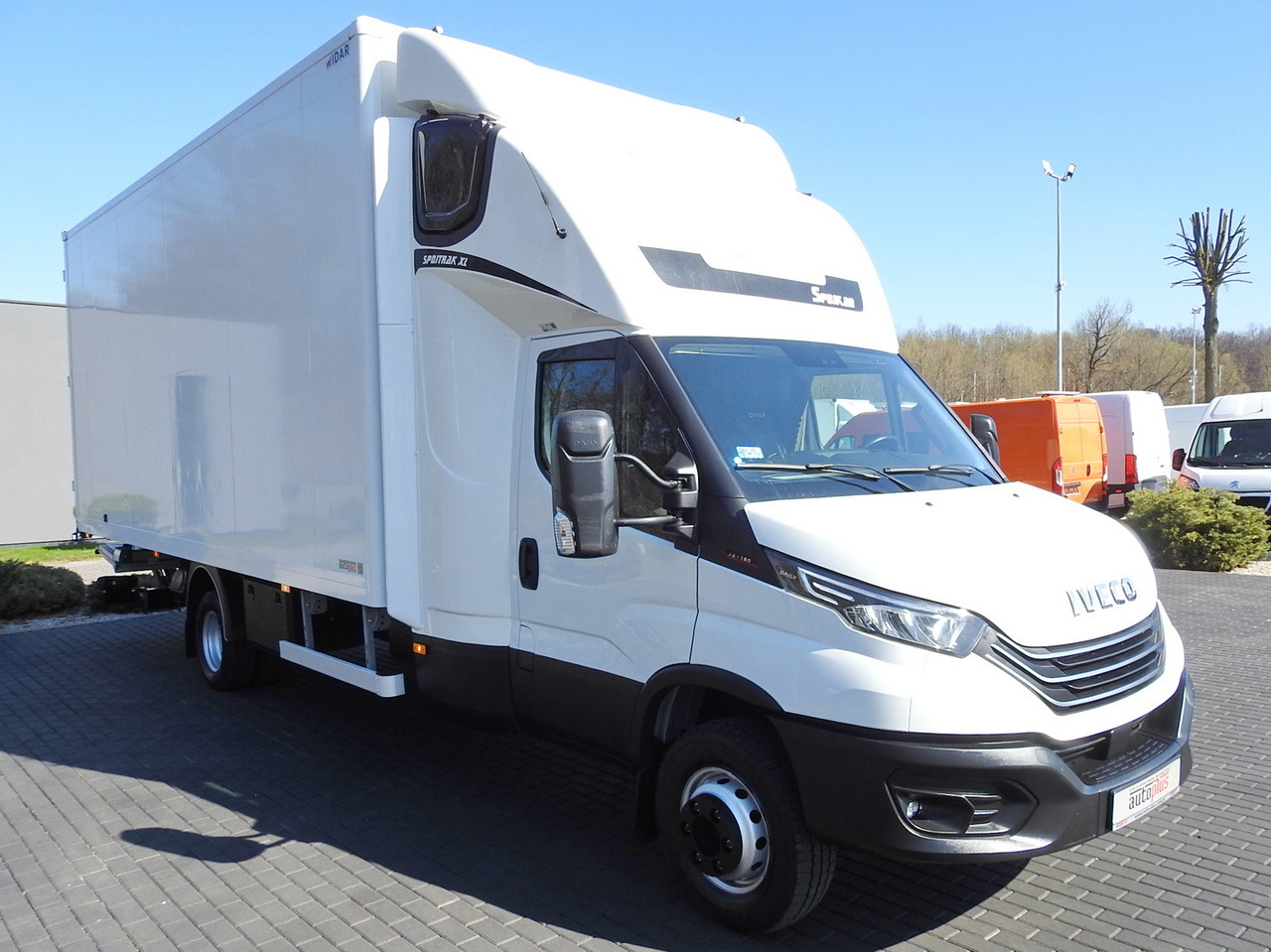 IVECO DAILY 70C18 BOX LIFT 14 PALLETS WEBASTO CRUISE CONTROL NAVIGATION LED LIGHTS TWIN WHEELS AIR CONDITIONING  180HP - Refrigerated van: picture 4 IVECO DAILY 70C18 BOX LIFT 14 PALLETS WEBASTO CRUISE CONTROL NAVIGATION LED LIGHTS TWIN WHEELS AIR CONDITIONING  180HP - Refrigerated van: picture 4