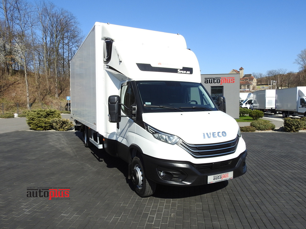 IVECO DAILY 70C18 BOX LIFT 14 PALLETS WEBASTO CRUISE CONTROL NAVIGATION LED LIGHTS TWIN WHEELS AIR CONDITIONING  180HP - Refrigerated van: picture 1 IVECO DAILY 70C18 BOX LIFT 14 PALLETS WEBASTO CRUISE CONTROL NAVIGATION LED LIGHTS TWIN WHEELS AIR CONDITIONING  180HP - Refrigerated van: picture 1