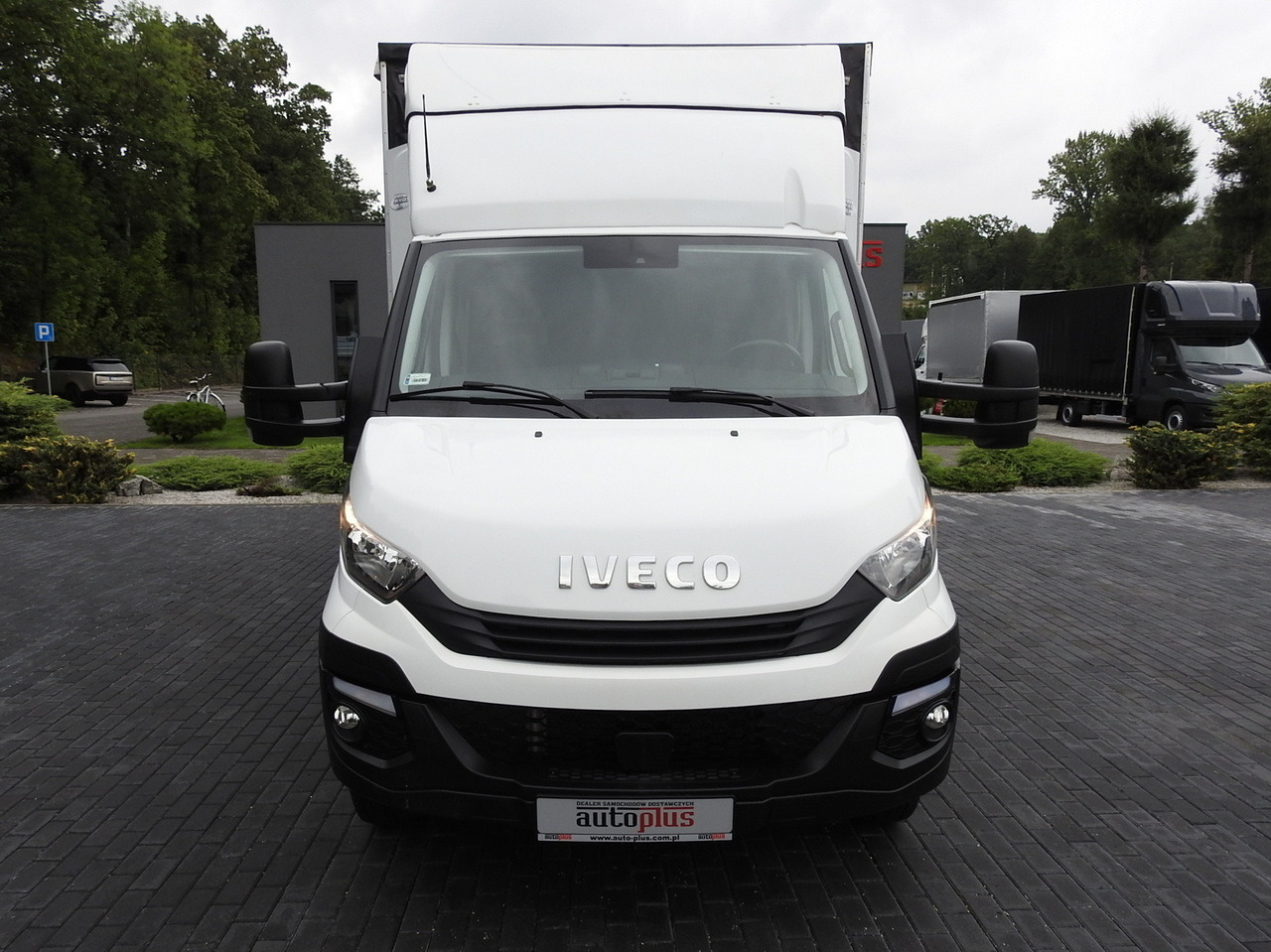 IVECO DAILY 70C18 TARPAULIN LIFT 12 PALLETS WEBASTO CRUISE CONTROL TWIN WHEELS AIR CONDITIONING 180HP - Curtain side van: picture 5 IVECO DAILY 70C18 TARPAULIN LIFT 12 PALLETS WEBASTO CRUISE CONTROL TWIN WHEELS AIR CONDITIONING 180HP - Curtain side van: picture 5