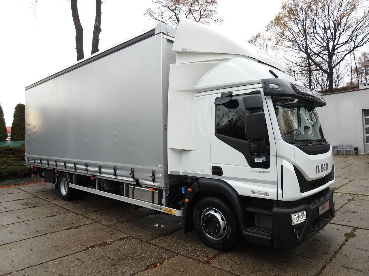 IVECO EUROCARGO 120-250 NEW TARPAULIN LIFT 18 PALLETS WEBASTO CRUISE CONTROL AIR CONDITIONING LED LIGHTS PNEUMATICS AUTOMATIC TRANSMISSION HI-MATIC 250HP - Curtain side van: picture 4 IVECO EUROCARGO 120-250 NEW TARPAULIN LIFT 18 PALLETS WEBASTO CRUISE CONTROL AIR CONDITIONING LED LIGHTS PNEUMATICS AUTOMATIC TRANSMISSION HI-MATIC 250HP - Curtain side van: picture 4