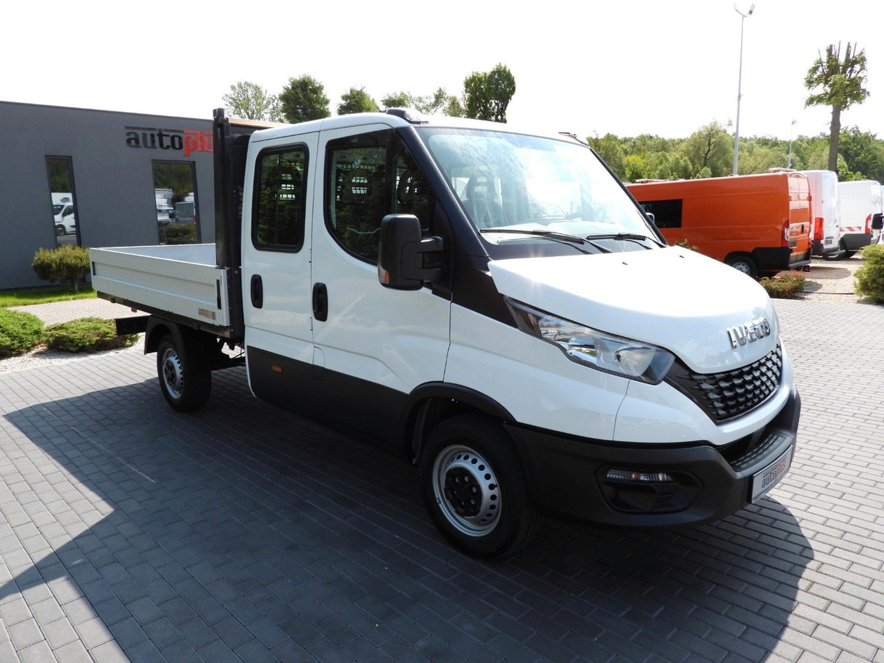 Iveco DAILY 35S12 PRITSCHE DOPPELKABINE DOKA 7 SITZE - Flatbed van, Combi van: picture 4 Iveco DAILY 35S12 PRITSCHE DOPPELKABINE DOKA 7 SITZE - Flatbed van, Combi van: picture 4