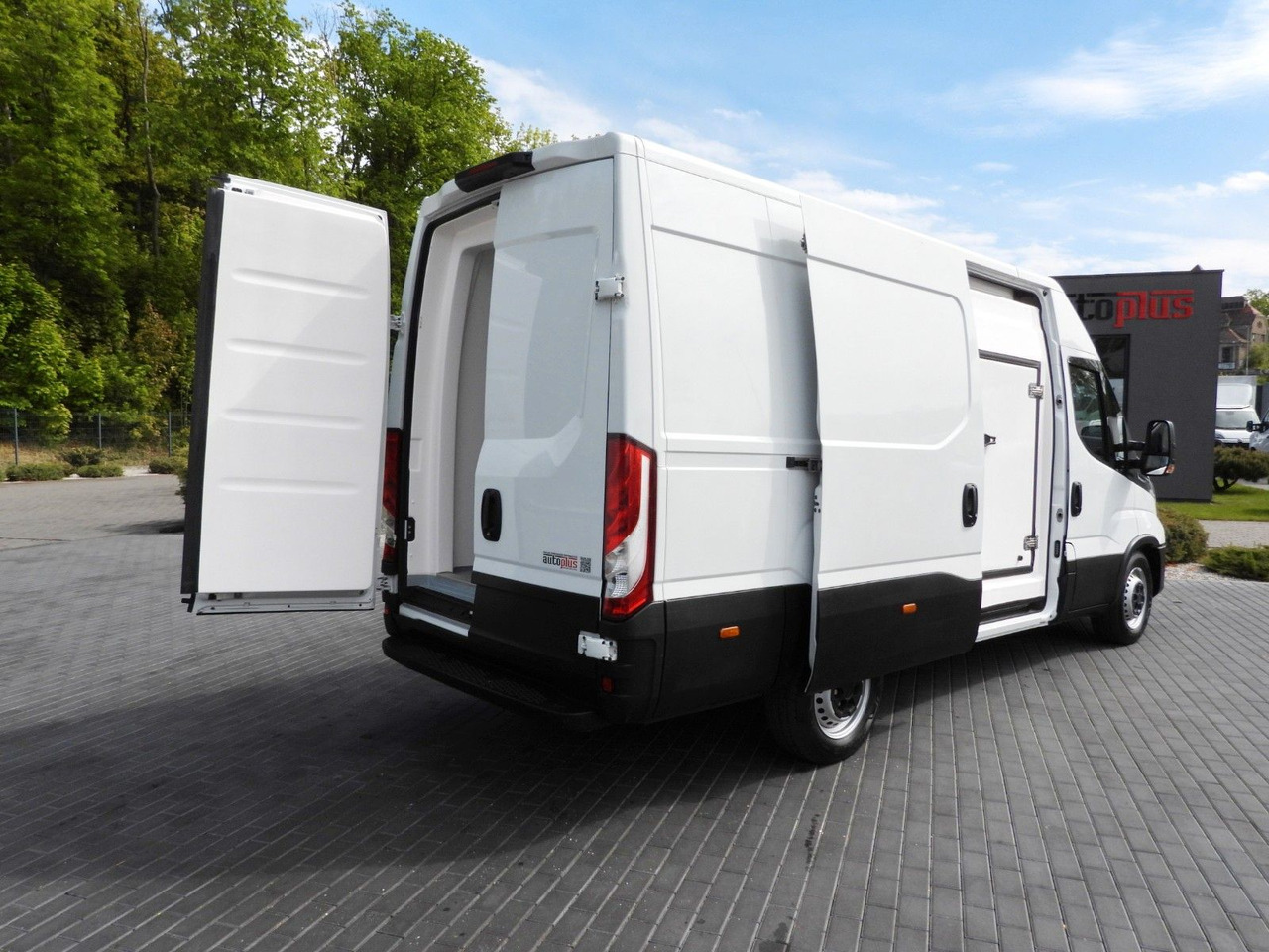 Iveco DAILY 35S14 KÜHLKASTENWAGEN-10*C TEMPOMAT - Refrigerated van: picture 3 Iveco DAILY 35S14 KÜHLKASTENWAGEN-10*C TEMPOMAT - Refrigerated van: picture 3