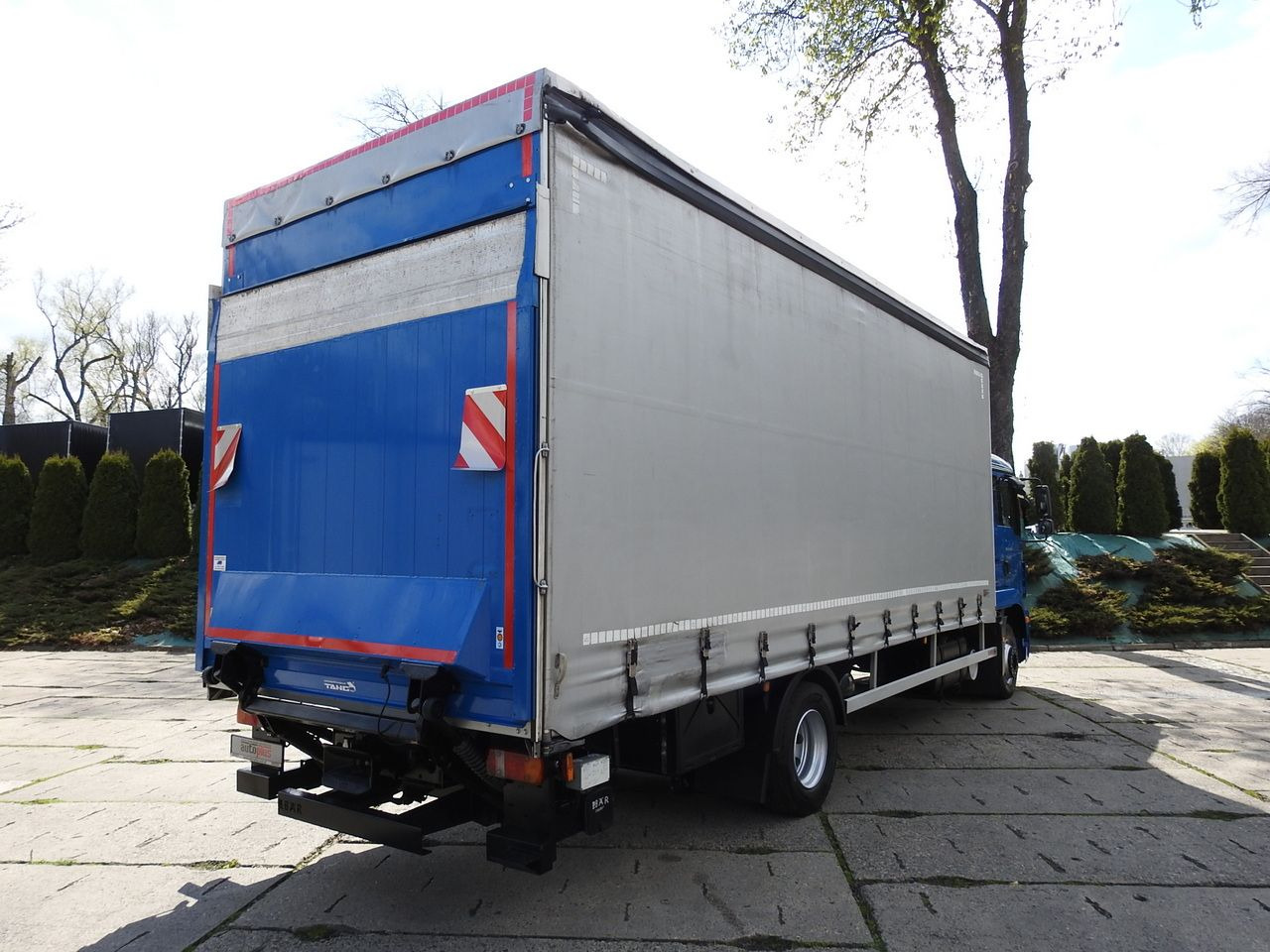 MAN TGM 15.290 TARPAULIN LIFT 18 PALLETS CRUISE CONTROL TWIN WHEELS AIR CONDITIONING 290HP - Curtain side van: picture 3 MAN TGM 15.290 TARPAULIN LIFT 18 PALLETS CRUISE CONTROL TWIN WHEELS AIR CONDITIONING 290HP - Curtain side van: picture 3