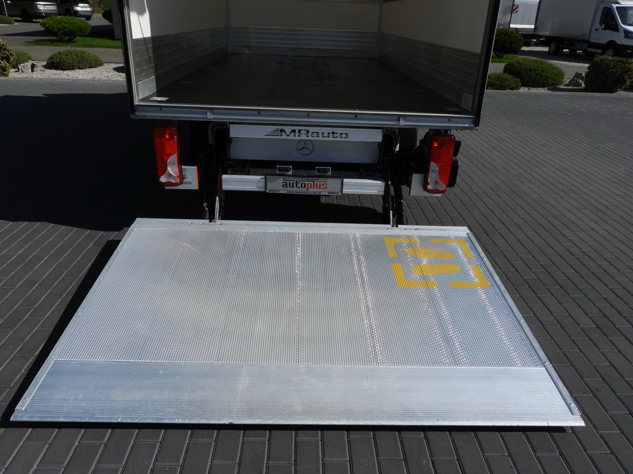 Box van MERCEDES SPRINTER 315 BOX LIFT 8 PALLETS AIR CONDITIONING  150HP: picture 20
