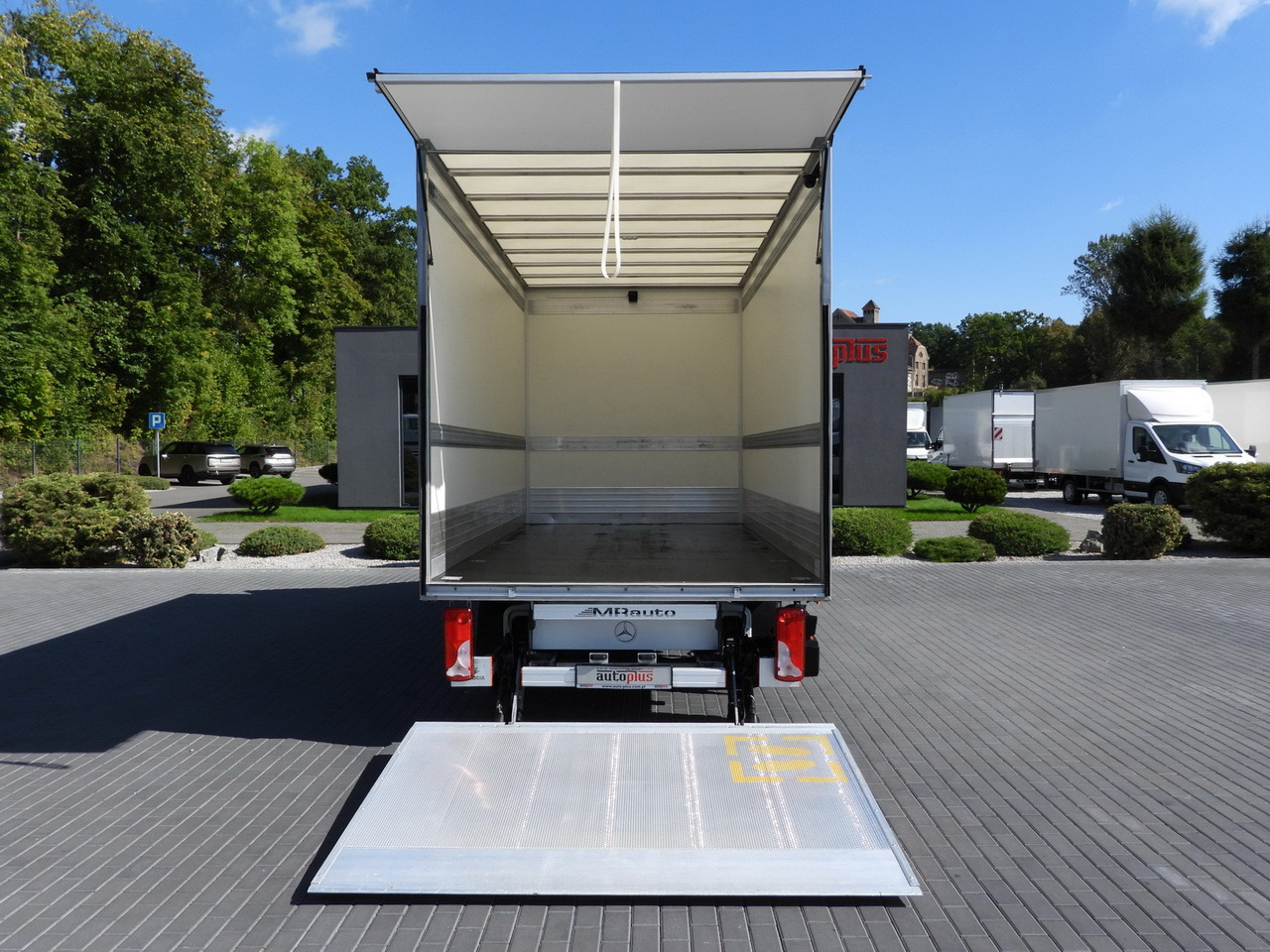 Box van MERCEDES SPRINTER 315 BOX LIFT 8 PALLETS AIR CONDITIONING  150HP: picture 19