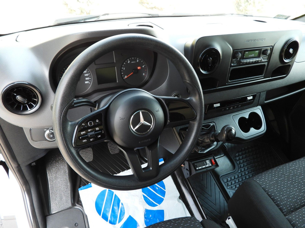 Mercedes-Benz SPRINTER 316 KÜHLKOFFER 0*C AUFZUG 8 PALETTEN - Refrigerated van: picture 2 Mercedes-Benz SPRINTER 316 KÜHLKOFFER 0*C AUFZUG 8 PALETTEN - Refrigerated van: picture 2