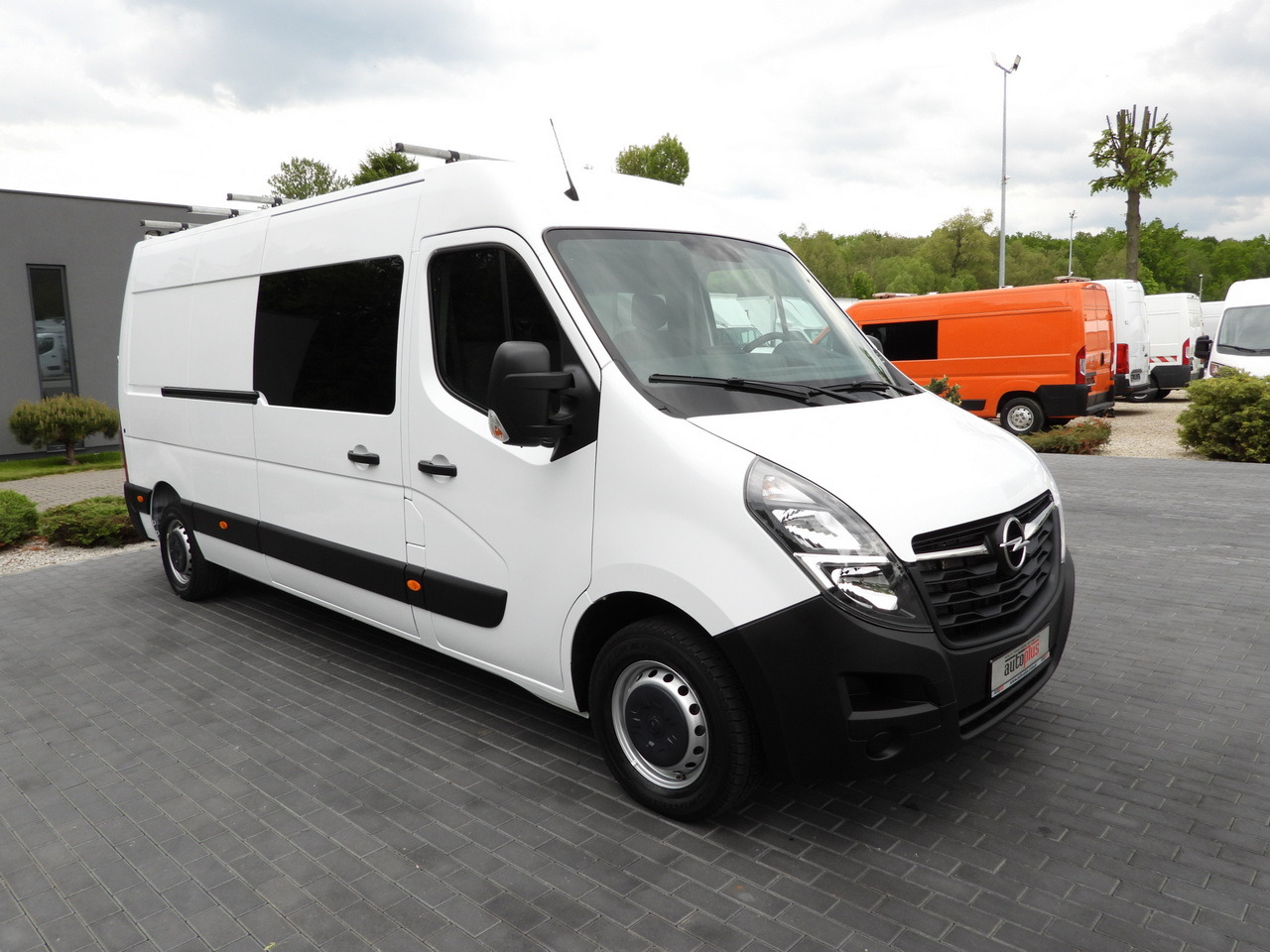 OPEL MOVANO BOX DELIVERY VAN 7 SEATS CRUISE CONTROL LED LIGHTS AIR CONDITIONING 135HP - Panel van: picture 4 OPEL MOVANO BOX DELIVERY VAN 7 SEATS CRUISE CONTROL LED LIGHTS AIR CONDITIONING 135HP - Panel van: picture 4