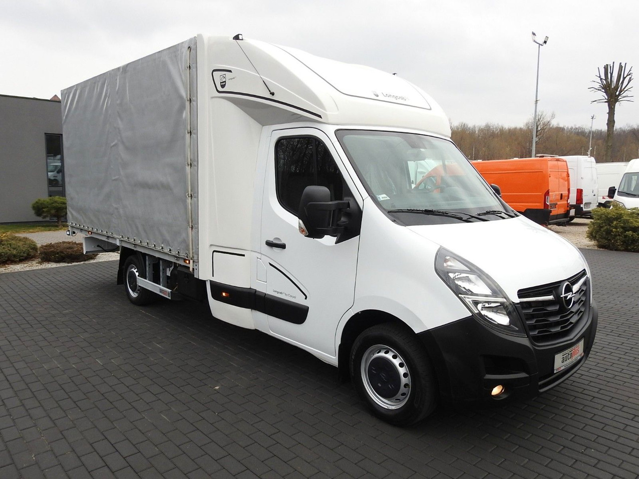 Opel MOVANO PRITSCHE PLANE 8 PALETTEN WEBASTO - Curtain side van, Combi van: picture 4 Opel MOVANO PRITSCHE PLANE 8 PALETTEN WEBASTO - Curtain side van, Combi van: picture 4