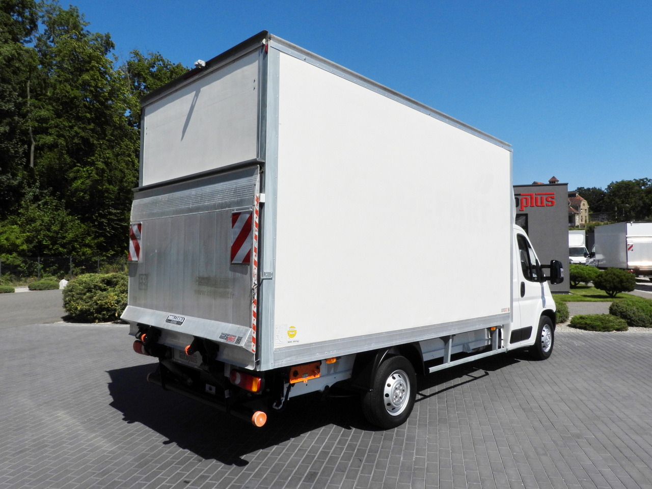 PEUGEOT BOXER BOX LIFT 8 PALLETS CRUISE CONTROL AIR CONDITIONING  130HP - Refrigerated van: picture 3 PEUGEOT BOXER BOX LIFT 8 PALLETS CRUISE CONTROL AIR CONDITIONING  130HP - Refrigerated van: picture 3