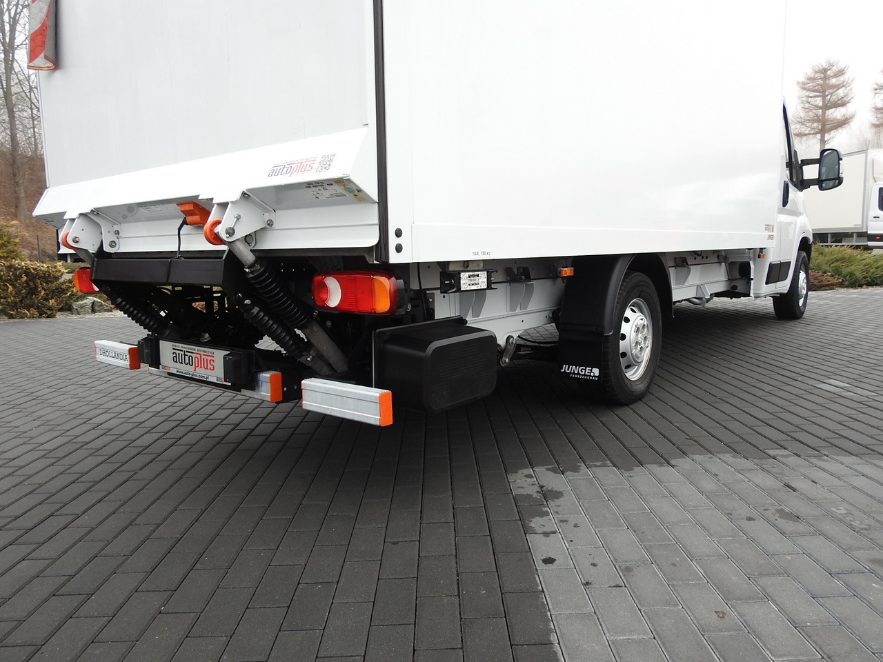 Box van PEUGEOT BOXER BOX LIFT 8 PALLETS CRUISE CONTROL AIR CONDITIONING  140HP: picture 22