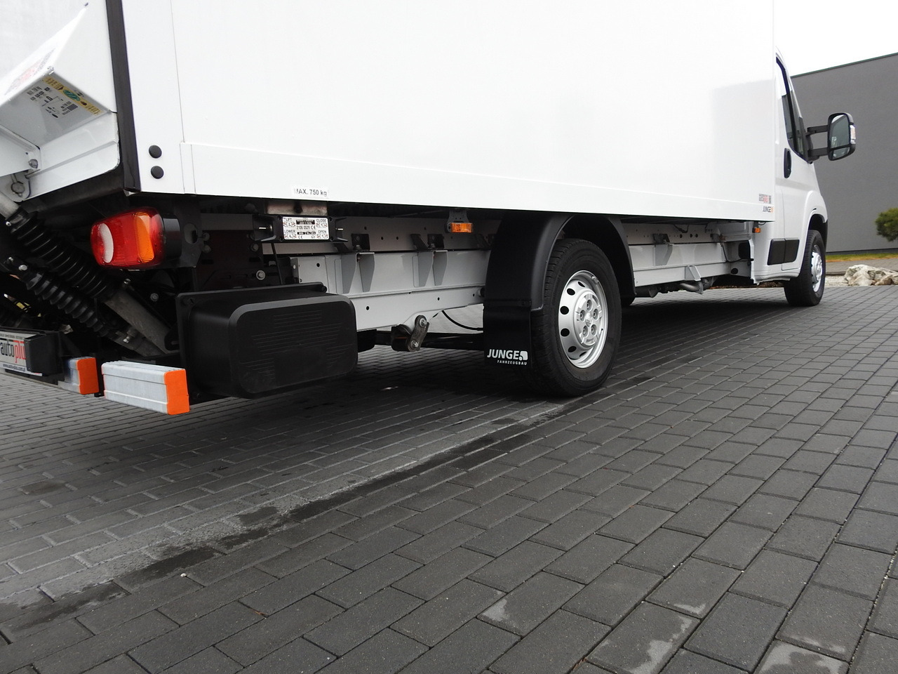 Box van PEUGEOT BOXER BOX LIFT 8 PALLETS CRUISE CONTROL AIR CONDITIONING  140HP: picture 16