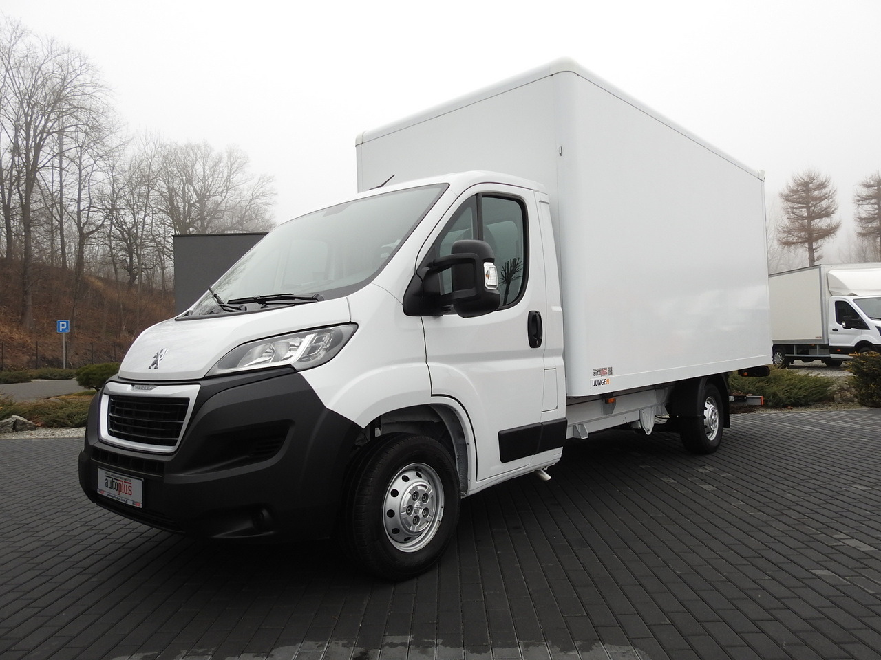 Box van PEUGEOT BOXER BOX LIFT 8 PALLETS CRUISE CONTROL AIR CONDITIONING  140HP: picture 18