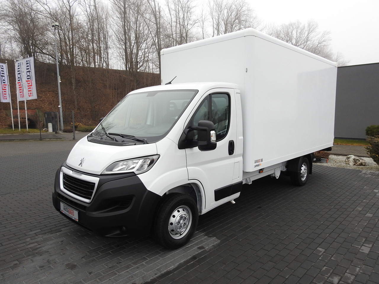 Box van PEUGEOT BOXER BOX LIFT 8 PALLETS CRUISE CONTROL AIR CONDITIONING  140HP: picture 6