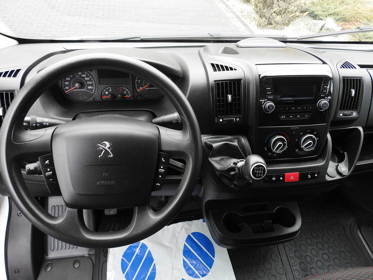 Box van PEUGEOT BOXER BOX LIFT 8 PALLETS CRUISE CONTROL AIR CONDITIONING  140HP: picture 27
