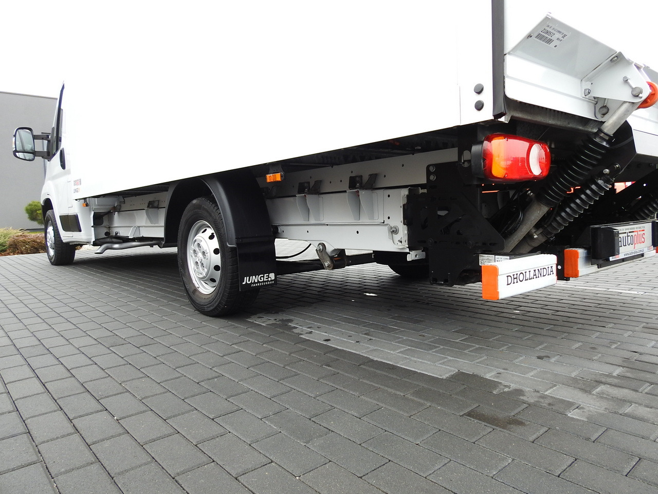 Box van PEUGEOT BOXER BOX LIFT 8 PALLETS CRUISE CONTROL AIR CONDITIONING  140HP: picture 15