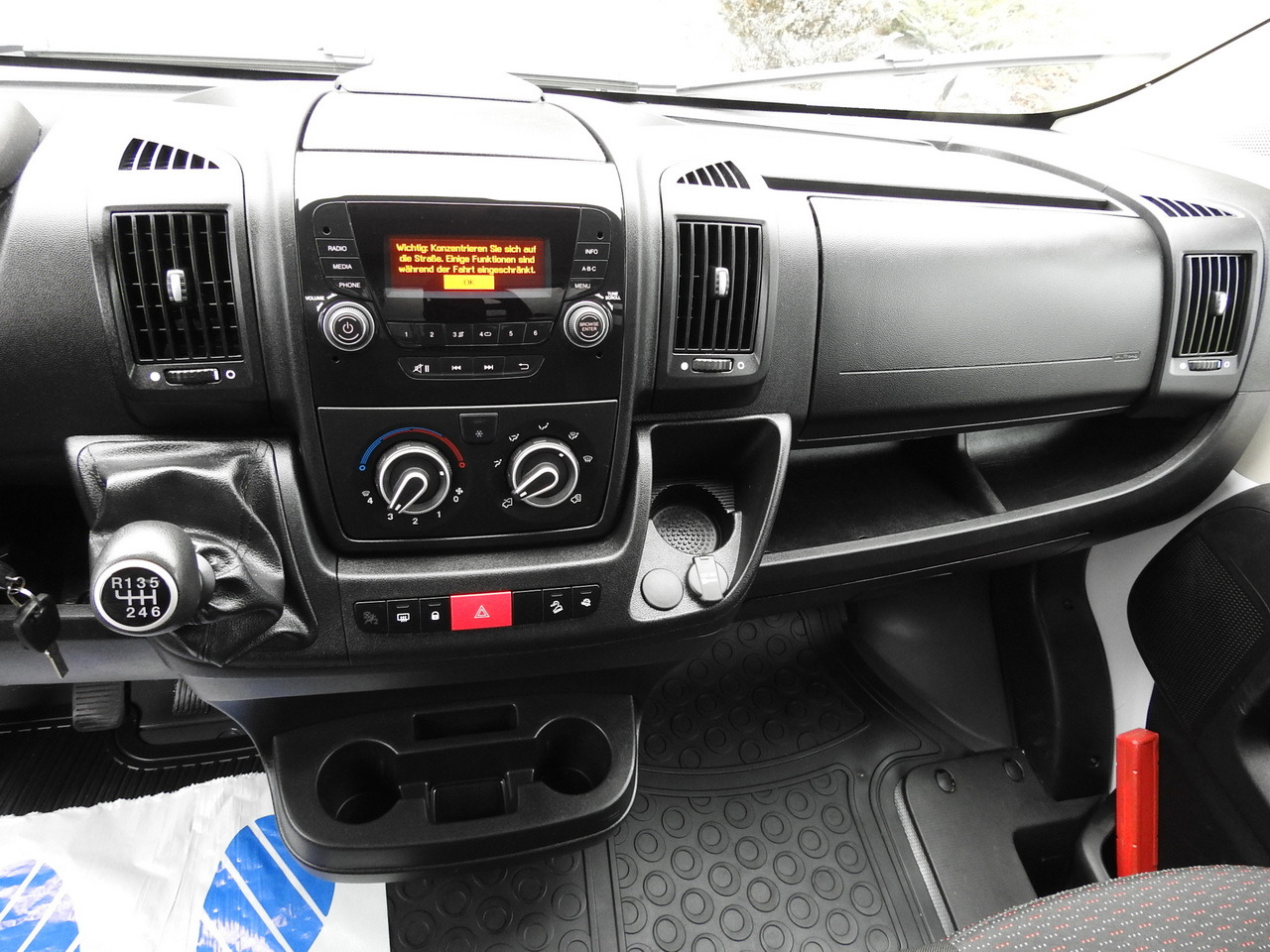 Box van PEUGEOT BOXER BOX LIFT 8 PALLETS CRUISE CONTROL AIR CONDITIONING  140HP: picture 30