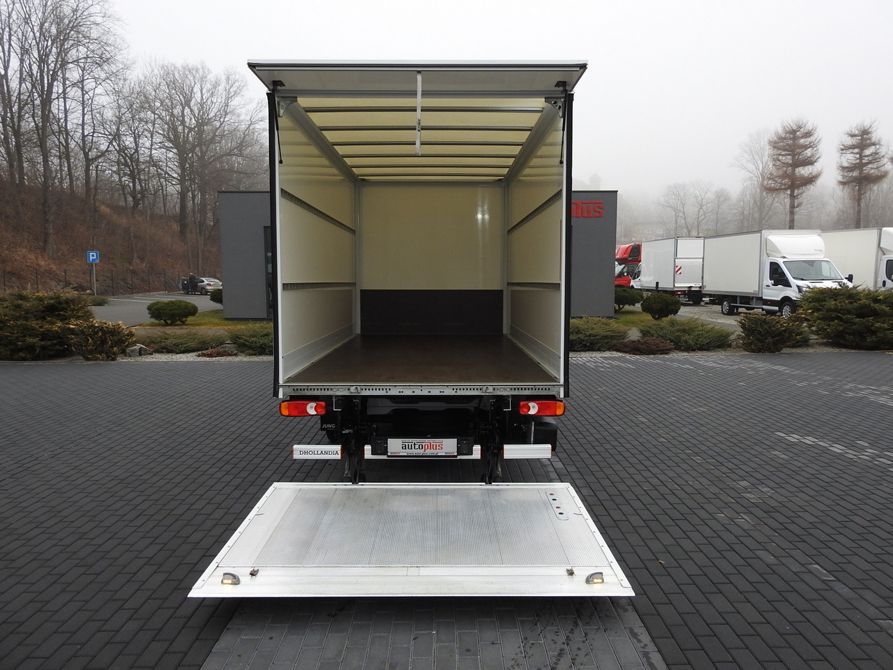 Box van PEUGEOT BOXER BOX LIFT 8 PALLETS CRUISE CONTROL AIR CONDITIONING  140HP: picture 11