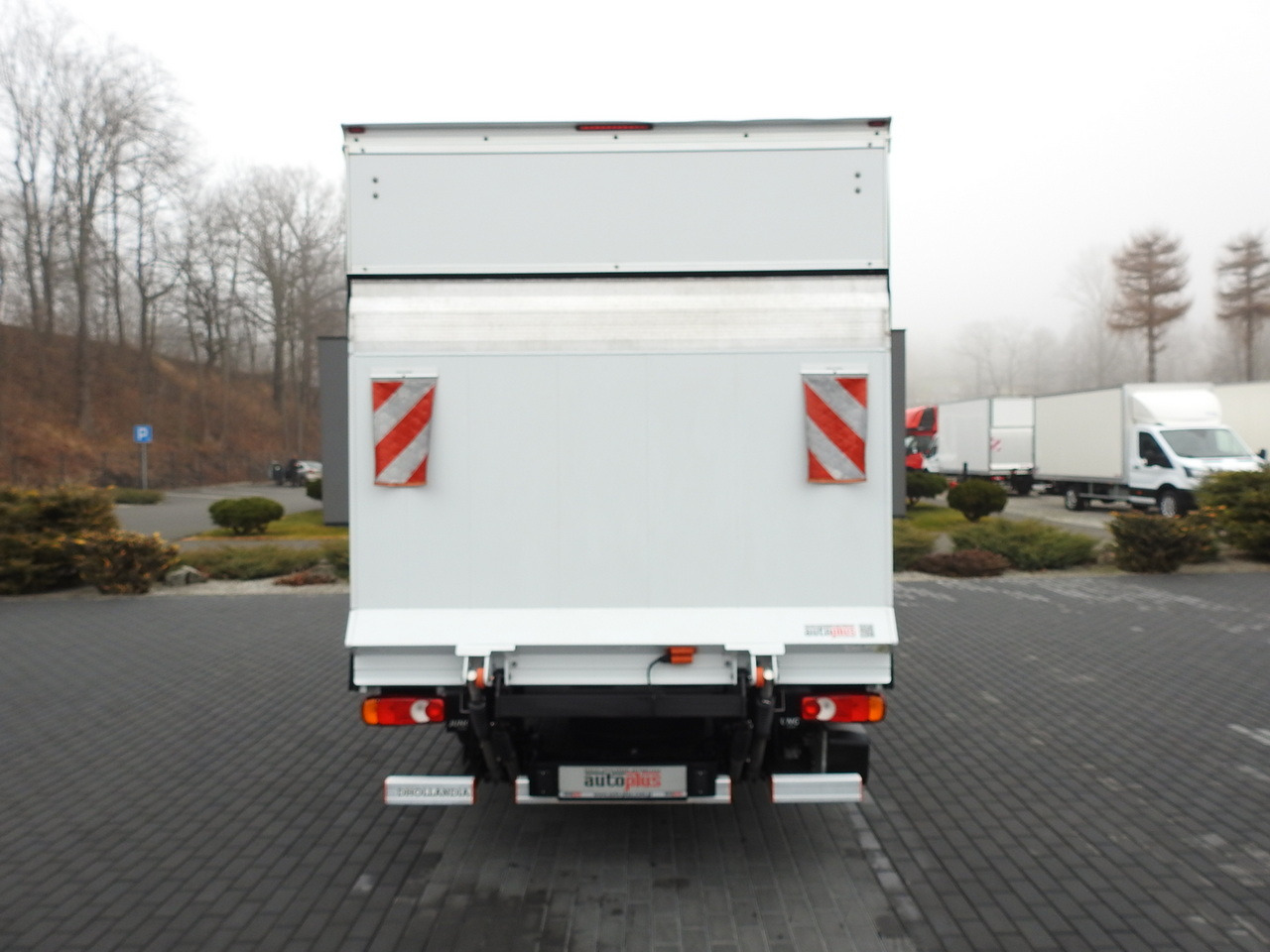 Box van PEUGEOT BOXER BOX LIFT 8 PALLETS CRUISE CONTROL AIR CONDITIONING  140HP: picture 10
