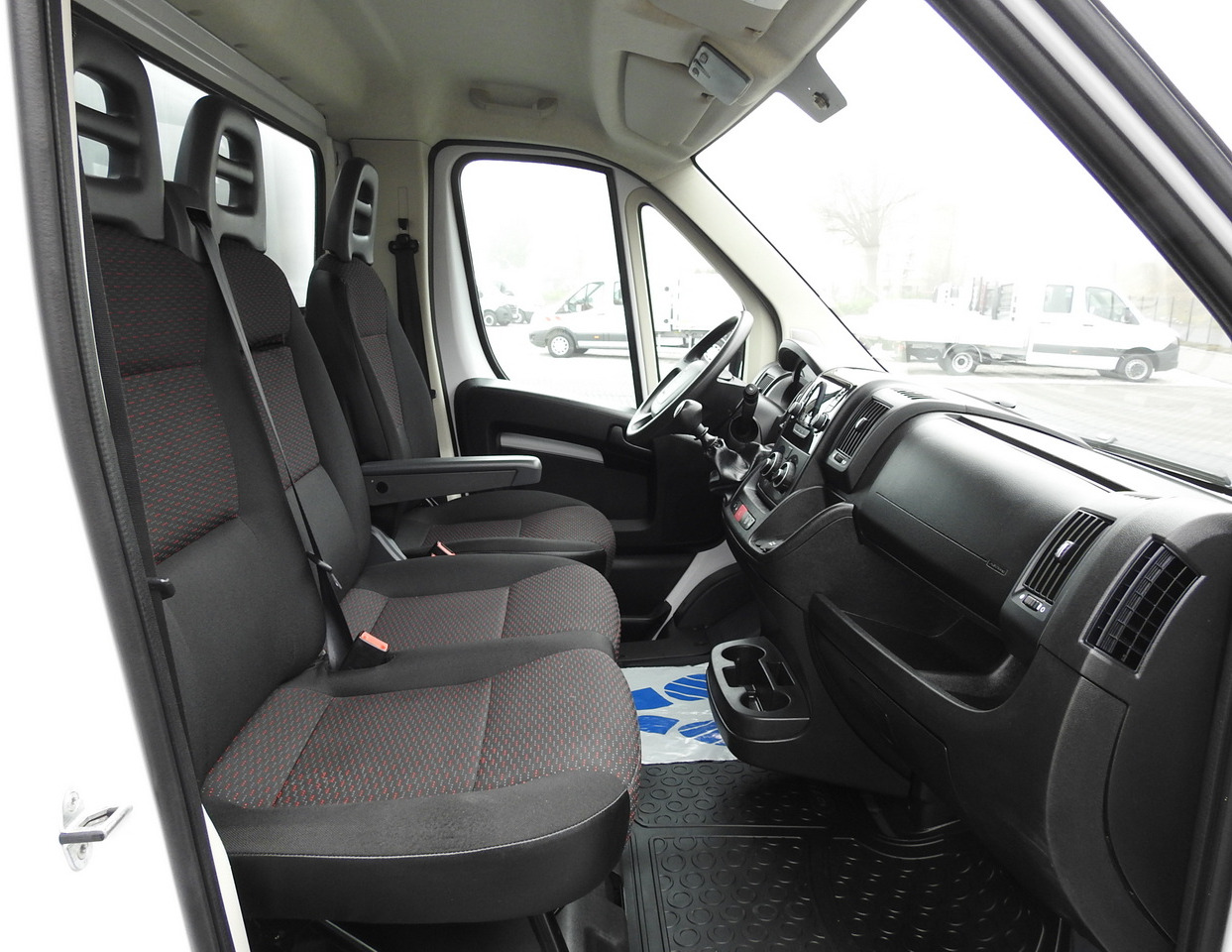 Box van PEUGEOT BOXER BOX LIFT 8 PALLETS CRUISE CONTROL AIR CONDITIONING  140HP: picture 33
