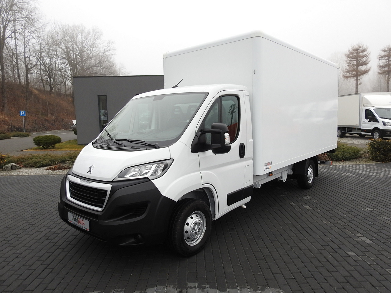 Box van PEUGEOT BOXER BOX LIFT 8 PALLETS CRUISE CONTROL AIR CONDITIONING  140HP: picture 17