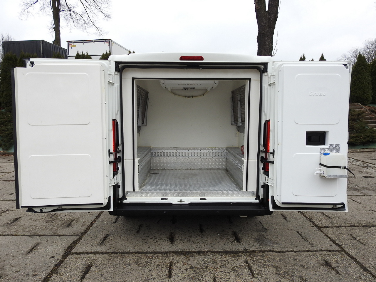 PEUGEOT BOXER REFRIGERATOR VAN -5*C TWO COMPARTMENTS CRUISE CONTROL AIR CONDITIONING  120HP leasing PEUGEOT BOXER REFRIGERATOR VAN -5*C TWO COMPARTMENTS CRUISE CONTROL AIR CONDITIONING  120HP: picture 12