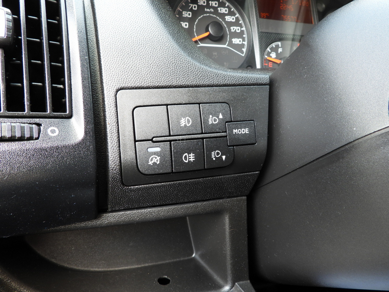 PEUGEOT BOXER REGRIGERATOR BOX 0*C 8 PALLETS CRUISE CONTROL LED LIGHTS AIR CONDITIONING  165HP leasing PEUGEOT BOXER REGRIGERATOR BOX 0*C 8 PALLETS CRUISE CONTROL LED LIGHTS AIR CONDITIONING  165HP: picture 36