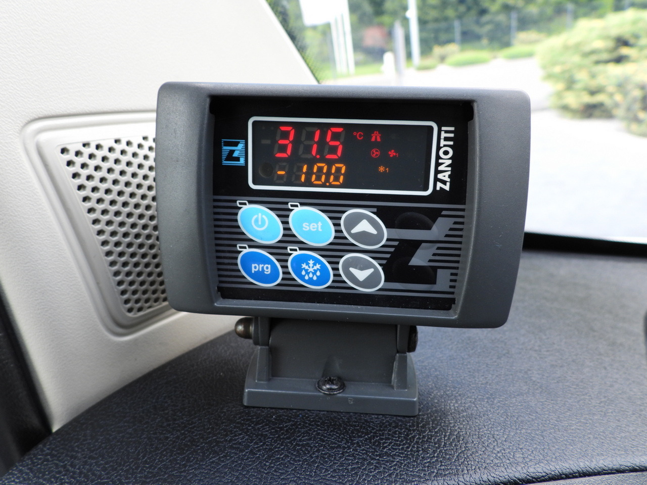 PEUGEOT BOXER REGRIGERATOR BOX 0*C 8 PALLETS CRUISE CONTROL LED LIGHTS AIR CONDITIONING  165HP leasing PEUGEOT BOXER REGRIGERATOR BOX 0*C 8 PALLETS CRUISE CONTROL LED LIGHTS AIR CONDITIONING  165HP: picture 32