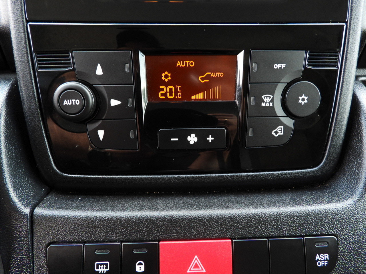 PEUGEOT BOXER REGRIGERATOR BOX 0*C 8 PALLETS CRUISE CONTROL LED LIGHTS AIR CONDITIONING  165HP leasing PEUGEOT BOXER REGRIGERATOR BOX 0*C 8 PALLETS CRUISE CONTROL LED LIGHTS AIR CONDITIONING  165HP: picture 41