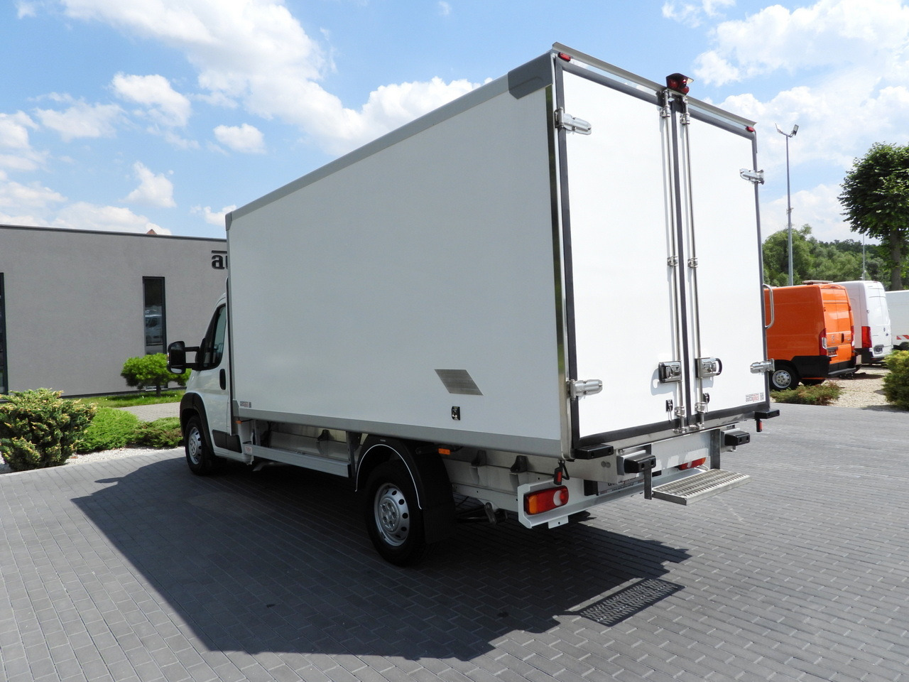 PEUGEOT BOXER REGRIGERATOR BOX 0*C 8 PALLETS CRUISE CONTROL LED LIGHTS AIR CONDITIONING  165HP leasing PEUGEOT BOXER REGRIGERATOR BOX 0*C 8 PALLETS CRUISE CONTROL LED LIGHTS AIR CONDITIONING  165HP: picture 10