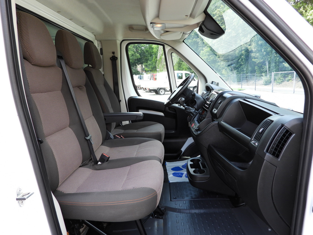 Refrigerated van PEUGEOT BOXER REGRIGERATOR BOX 0*C 8 PALLETS CRUISE CONTROL LED LIGHTS AIR CONDITIONING 165HP: picture 45 Refrigerated van PEUGEOT BOXER REGRIGERATOR BOX 0*C 8 PALLETS CRUISE CONTROL LED LIGHTS AIR CONDITIONING 165HP: picture 45