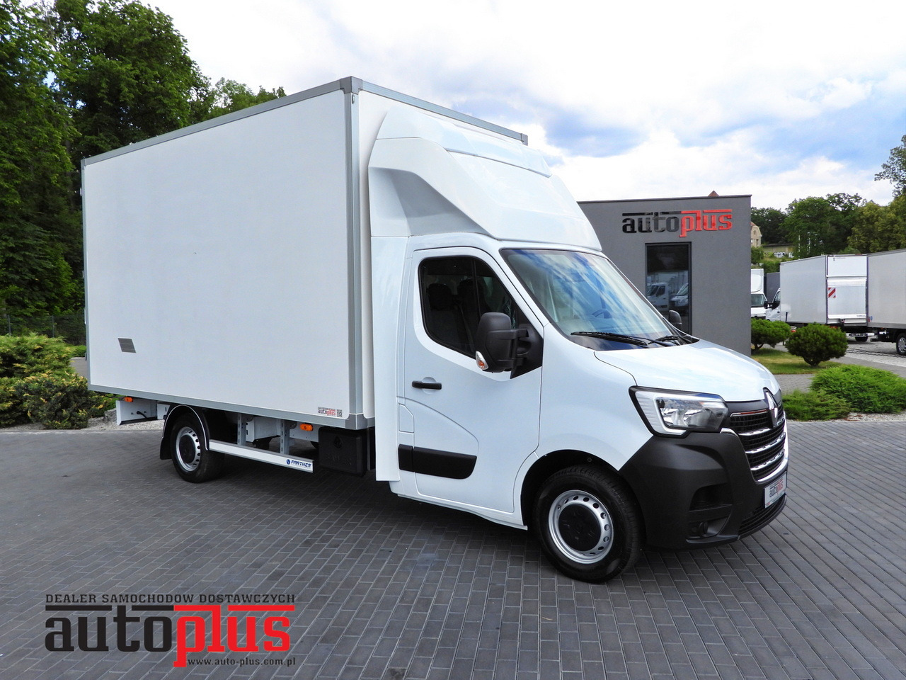 RENAULT MASTER BOX 8 PALLETS CRUISE CONTROL LED LIGHTS AIR CONDITIONING 165HP - Box van: picture 1 RENAULT MASTER BOX 8 PALLETS CRUISE CONTROL LED LIGHTS AIR CONDITIONING 165HP - Box van: picture 1