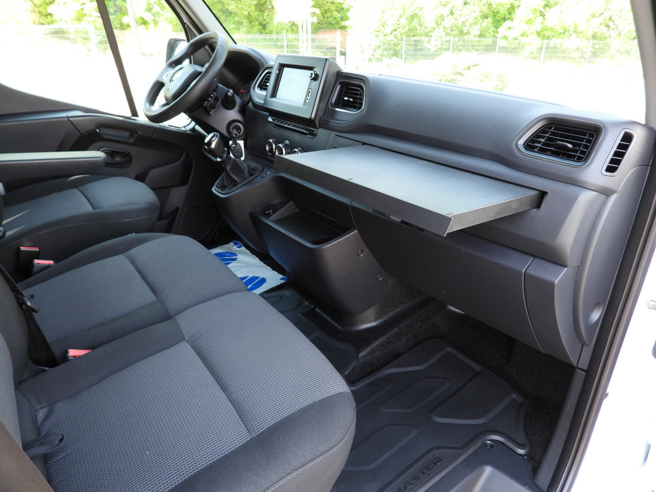 Box van RENAULT MASTER  BOX LIFT 8 PALLETS CRUISE CONTROL NAVIGATION LED LIGHTS TWIN WHEELS AIR CONDITIONING  145HP: picture 41
