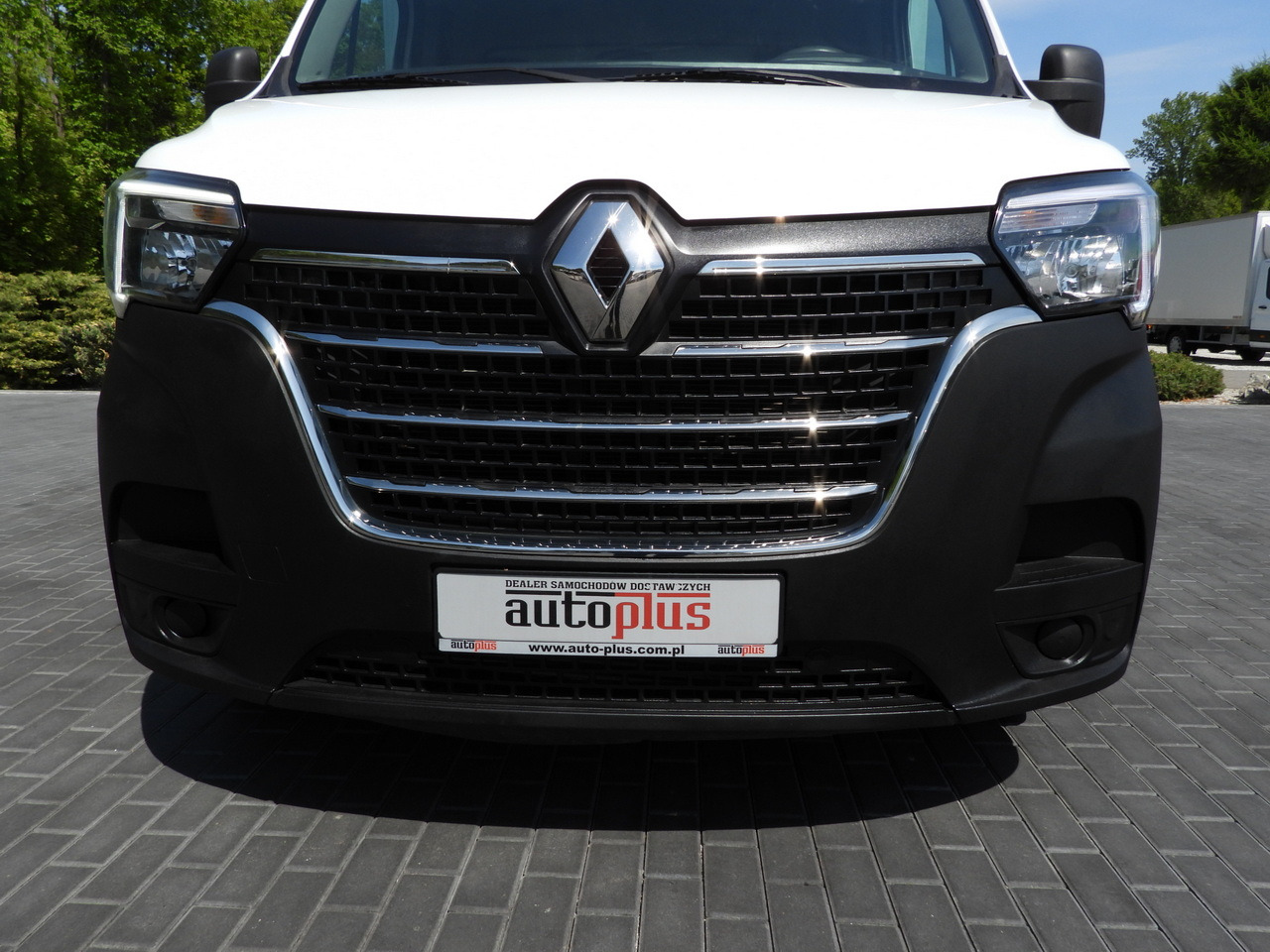 Box van RENAULT MASTER  BOX LIFT 8 PALLETS CRUISE CONTROL NAVIGATION LED LIGHTS TWIN WHEELS AIR CONDITIONING  145HP: picture 15