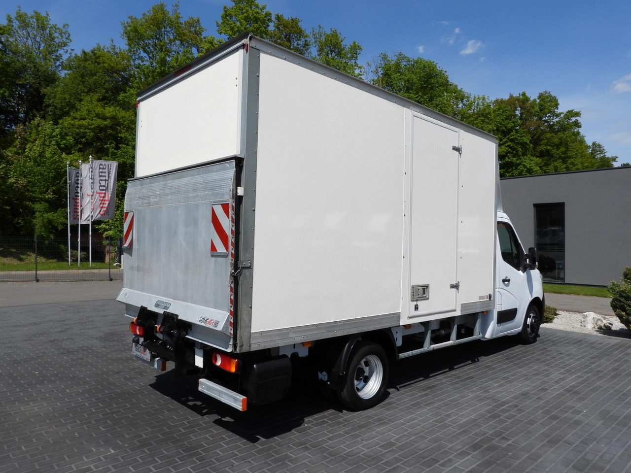 Box van RENAULT MASTER  BOX LIFT 8 PALLETS CRUISE CONTROL NAVIGATION LED LIGHTS TWIN WHEELS AIR CONDITIONING  145HP: picture 14