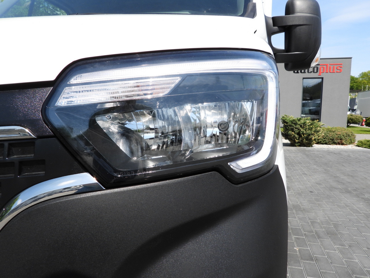 Box van RENAULT MASTER  BOX LIFT 8 PALLETS CRUISE CONTROL NAVIGATION LED LIGHTS TWIN WHEELS AIR CONDITIONING  145HP: picture 20