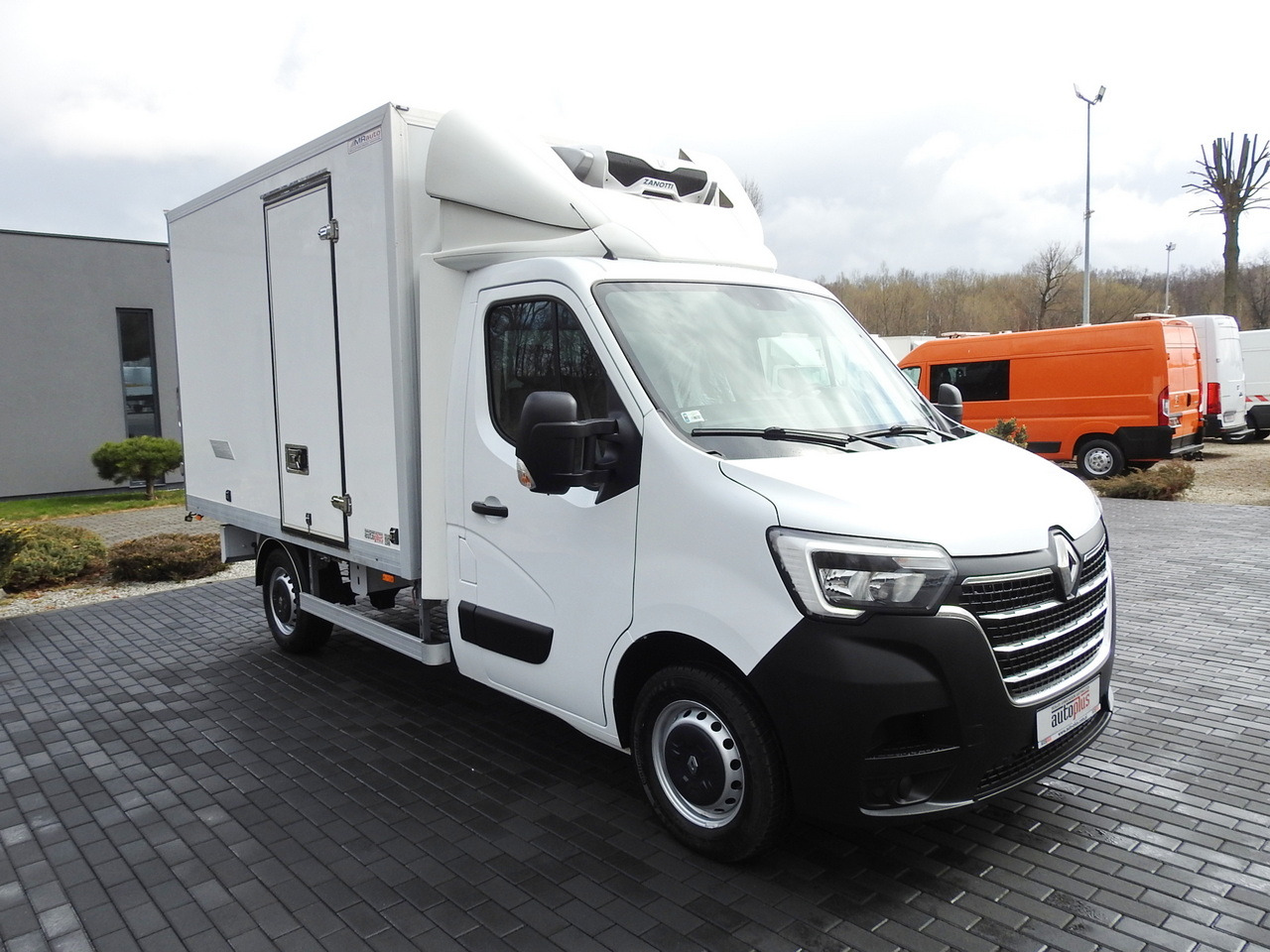 RENAULT MASTER  REGRIGERATOR BOX 0*C LED LIGHTS AIR CONDITIONING  145HP - Refrigerated van: picture 4 RENAULT MASTER  REGRIGERATOR BOX 0*C LED LIGHTS AIR CONDITIONING  145HP - Refrigerated van: picture 4