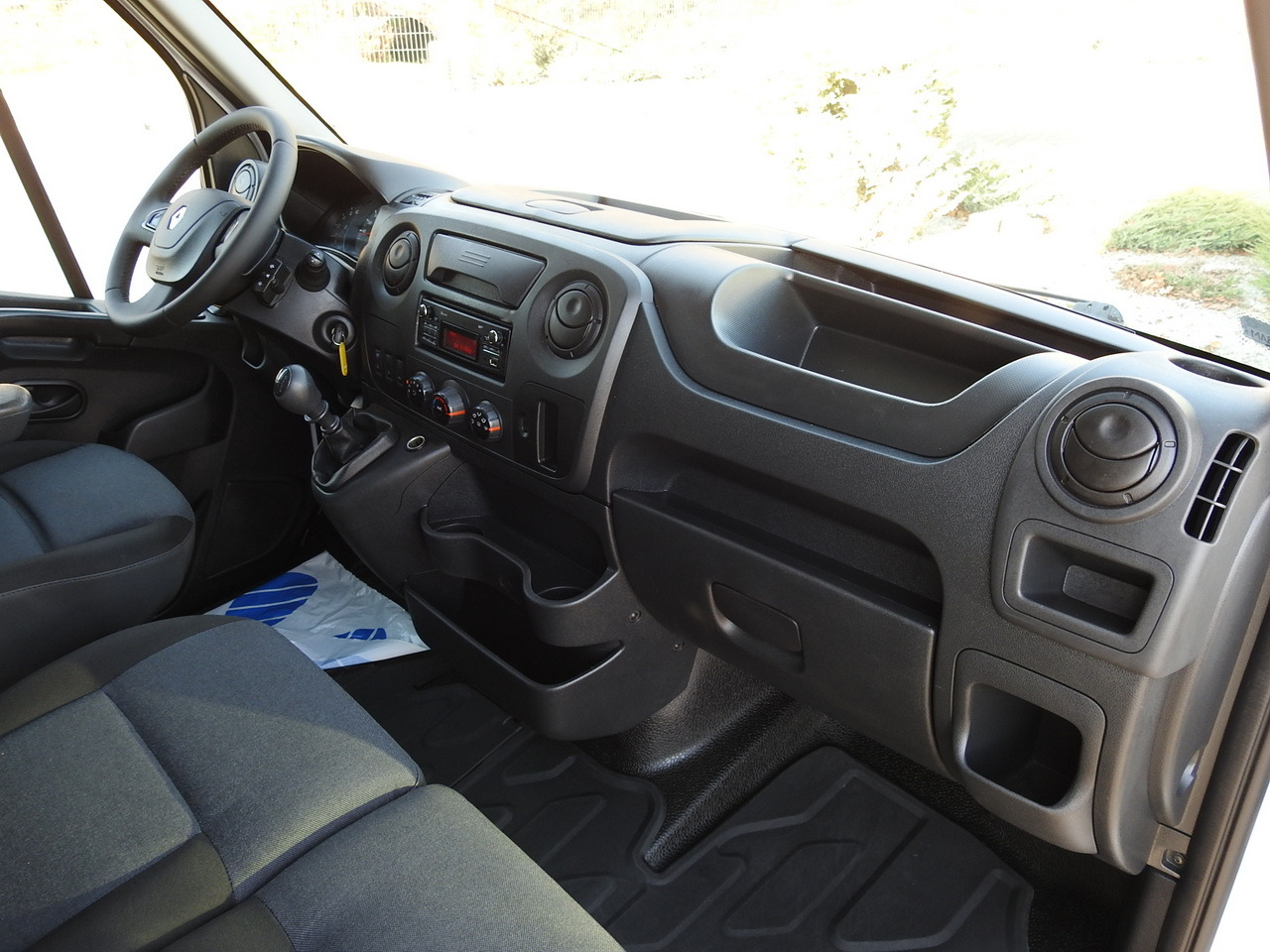 RENAULT MASTER TARPAULIN 10 PALLETS CRUISE CONTROL AIR CONDITIONING PNEUMATICS 170HP leasing RENAULT MASTER TARPAULIN 10 PALLETS CRUISE CONTROL AIR CONDITIONING PNEUMATICS 170HP: picture 37 RENAULT MASTER TARPAULIN 10 PALLETS CRUISE CONTROL AIR CONDITIONING PNEUMATICS 170HP leasing RENAULT MASTER TARPAULIN 10 PALLETS CRUISE CONTROL AIR CONDITIONING PNEUMATICS 170HP: picture 37