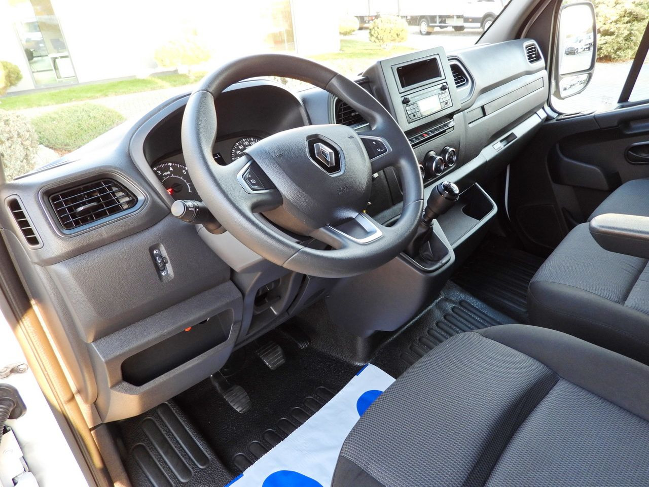 RENAULT MASTER TARPAULIN 10 PALLETS WEBASTO CRUISE CONTROL LED LIGHTS PNEUMATICS AIR CONDITIONING 165HP - Curtain side van: picture 2 RENAULT MASTER TARPAULIN 10 PALLETS WEBASTO CRUISE CONTROL LED LIGHTS PNEUMATICS AIR CONDITIONING 165HP - Curtain side van: picture 2