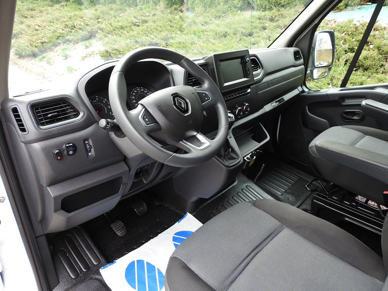 RENAULT MASTER TARPAULIN 10 PALLETS WEBASTO CRUISE CONTROL NAVIGATION AIR CONDITIONING LED LIGHTS PNEUMATICS 165HP - Curtain side van: picture 2 RENAULT MASTER TARPAULIN 10 PALLETS WEBASTO CRUISE CONTROL NAVIGATION AIR CONDITIONING LED LIGHTS PNEUMATICS 165HP - Curtain side van: picture 2