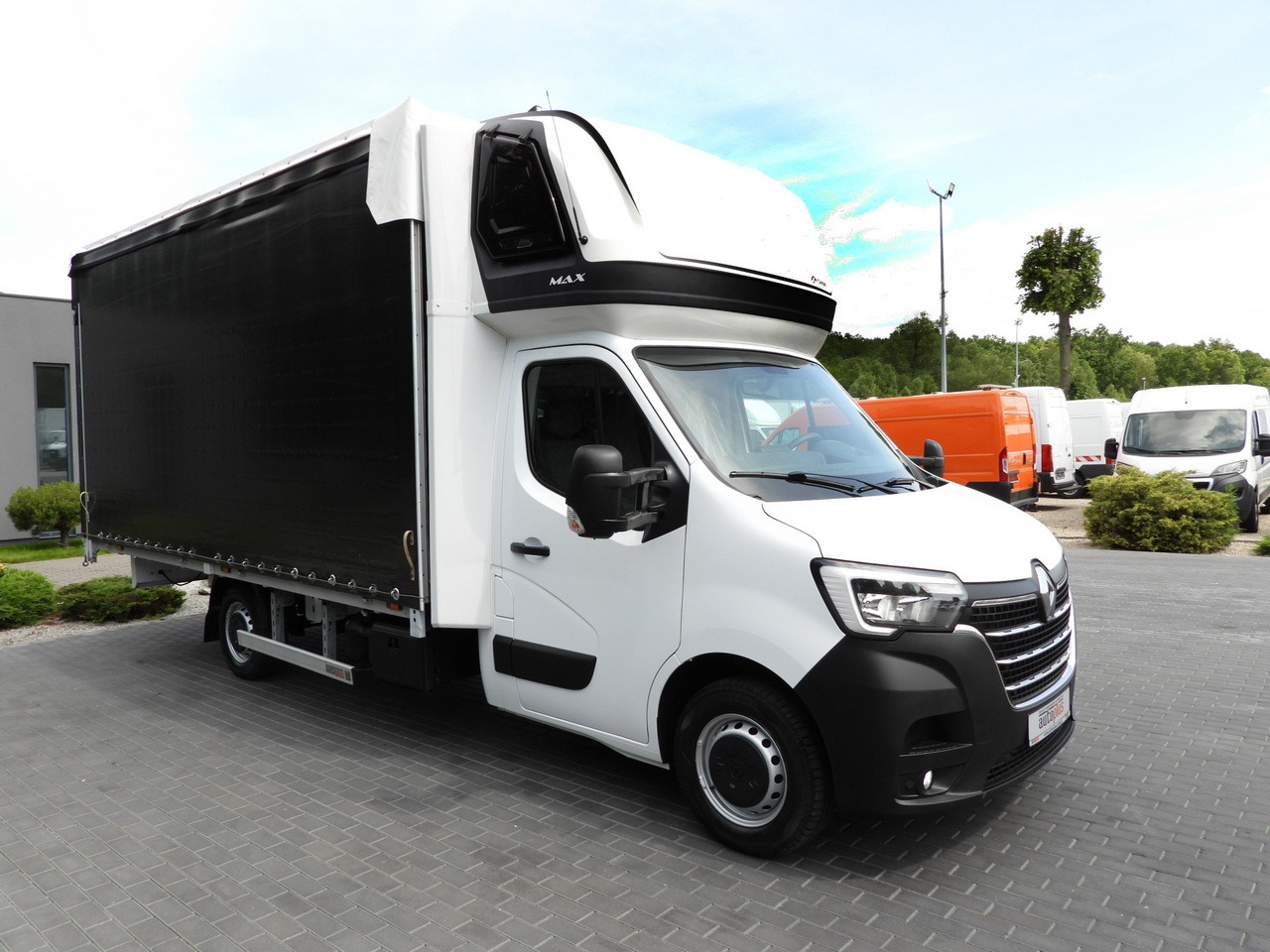RENAULT MASTER TARPAULIN 12 PALLETS WEBASTO CRUISE CONTROL LED LIGHTS PNEUMATICS AIR CONDITIONING 165HP - Curtain side van: picture 4 RENAULT MASTER TARPAULIN 12 PALLETS WEBASTO CRUISE CONTROL LED LIGHTS PNEUMATICS AIR CONDITIONING 165HP - Curtain side van: picture 4