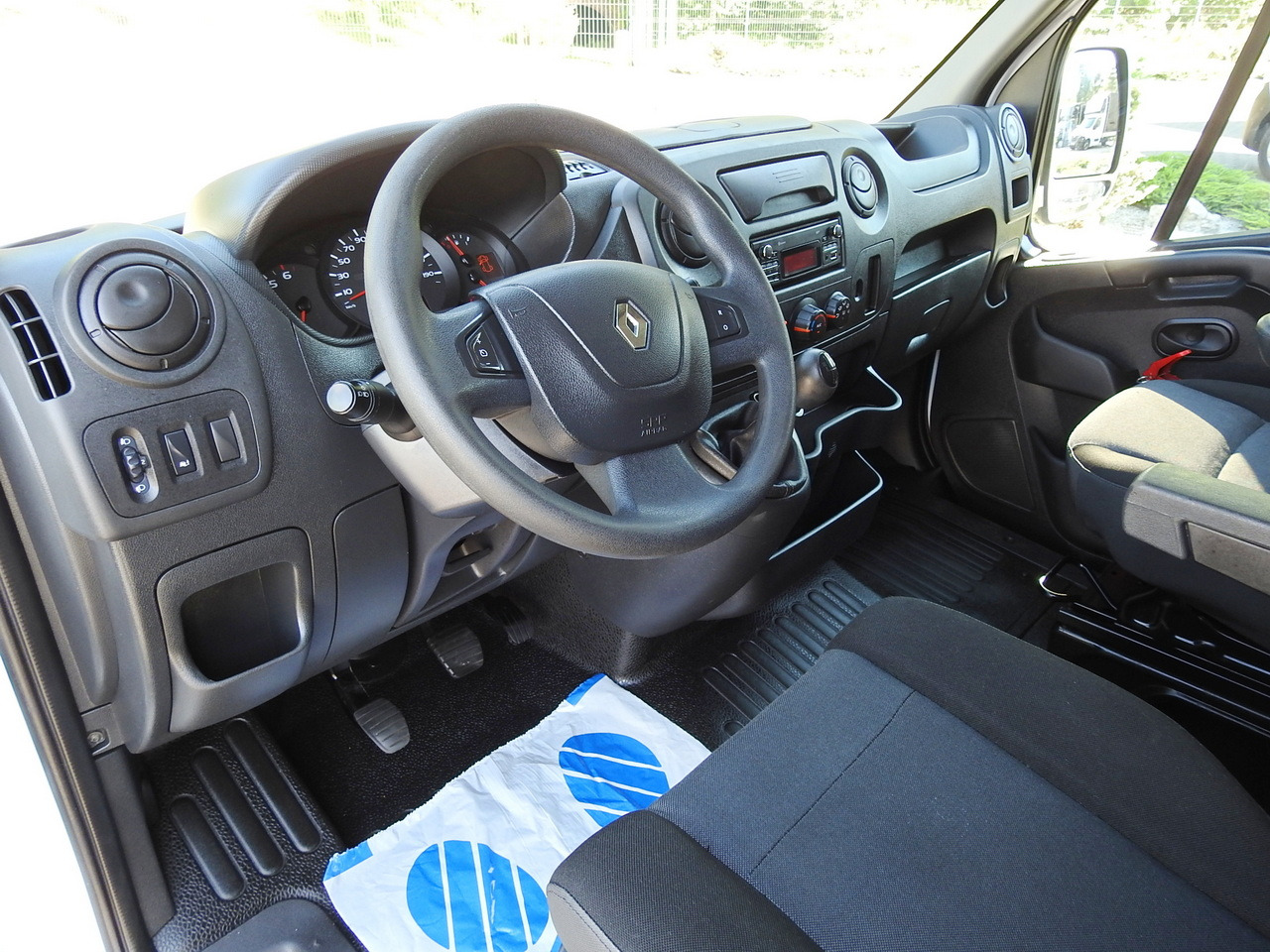 RENAULT MASTER TARPAULIN 8 PALLETS WEBASTO CRUISE CONTROL AIR CONDITIONING PNEUMATICS 170HP - Curtain side van: picture 2 RENAULT MASTER TARPAULIN 8 PALLETS WEBASTO CRUISE CONTROL AIR CONDITIONING PNEUMATICS 170HP - Curtain side van: picture 2