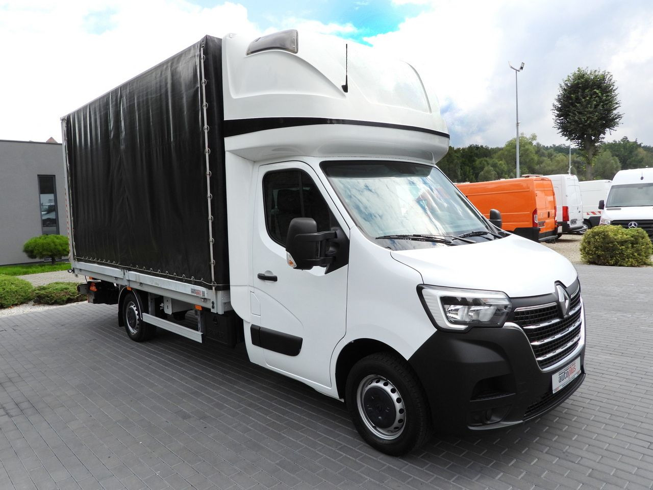 RENAULT MASTER TARPAULIN LIFT 9 PALLETS WEBASTO CRUISE CONTROL LED LIGHTS PNEUMATICS AIR CONDITIONING 165HP - Curtain side van: picture 4 RENAULT MASTER TARPAULIN LIFT 9 PALLETS WEBASTO CRUISE CONTROL LED LIGHTS PNEUMATICS AIR CONDITIONING 165HP - Curtain side van: picture 4
