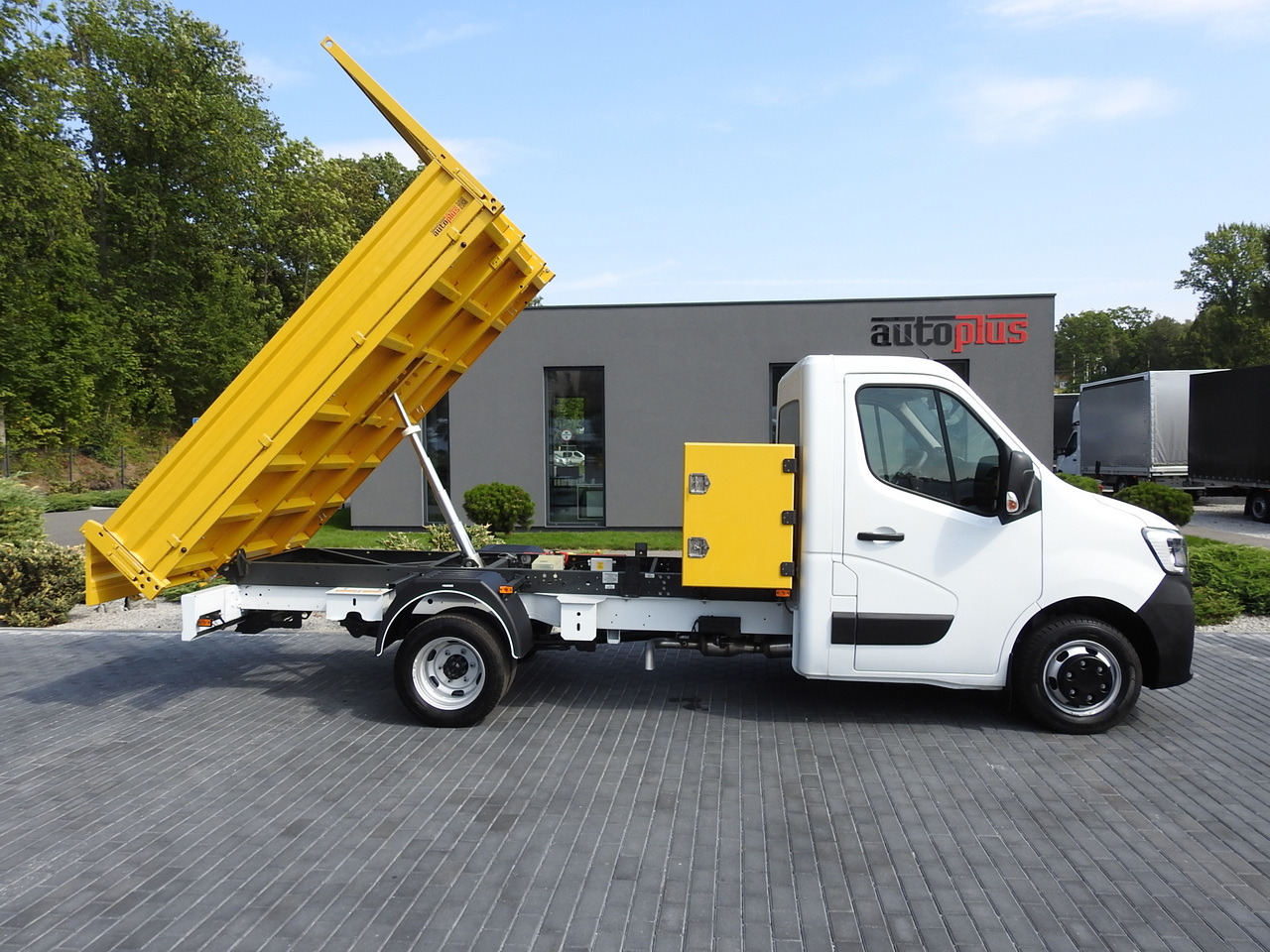 Tipper van RENAULT MASTER TIPPER CRUISE CONTROL NAVIGATION AIR CONDITIONING LED LIGHTS TWIN WHEELS LOAD WEIGHT 145HP: picture 8 Tipper van RENAULT MASTER TIPPER CRUISE CONTROL NAVIGATION AIR CONDITIONING LED LIGHTS TWIN WHEELS LOAD WEIGHT 145HP: picture 8