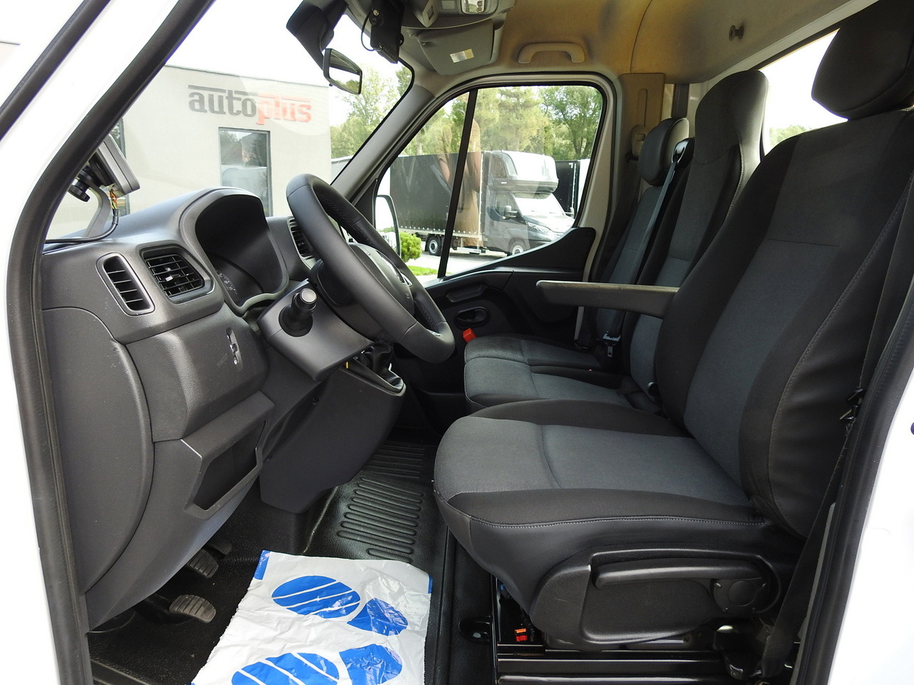 Tipper van RENAULT MASTER TIPPER CRUISE CONTROL NAVIGATION AIR CONDITIONING LED LIGHTS TWIN WHEELS LOAD WEIGHT 145HP: picture 38 Tipper van RENAULT MASTER TIPPER CRUISE CONTROL NAVIGATION AIR CONDITIONING LED LIGHTS TWIN WHEELS LOAD WEIGHT 145HP: picture 38