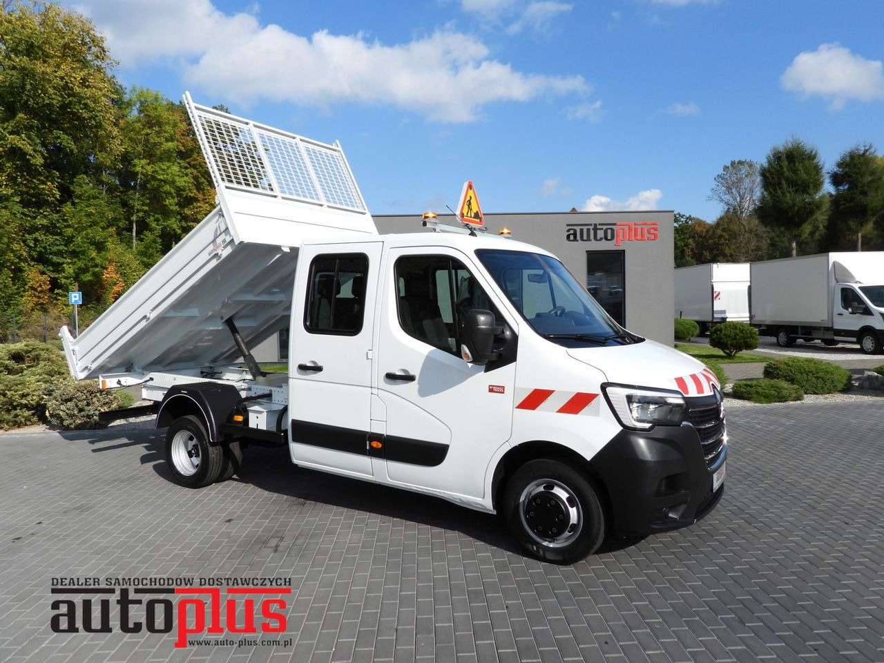 RENAULT MASTER TIPPER DOUBLE CABIN DOKA 6 SEATS CRUISE CONTROL LED LIGHTS TWIN WHEELS AIR CONDITIONING 165HP - Tipper van: picture 1 RENAULT MASTER TIPPER DOUBLE CABIN DOKA 6 SEATS CRUISE CONTROL LED LIGHTS TWIN WHEELS AIR CONDITIONING 165HP - Tipper van: picture 1