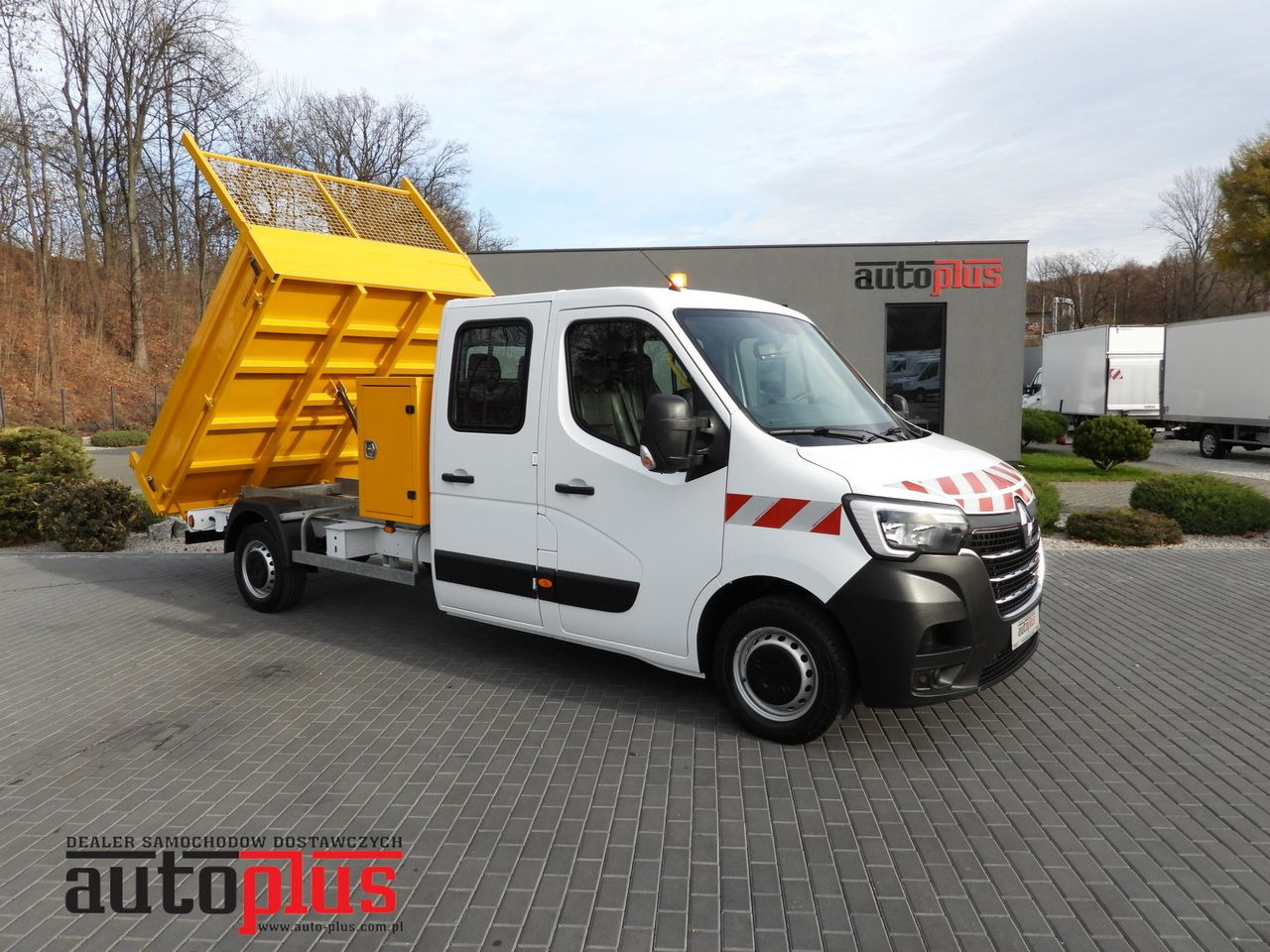 RENAULT MASTER TIPPER DOUBLE CABIN DOKA 7 SEATS CRUISE CONTROL NAVIGATION LED LIGHTS AIR CONDITIONING 145HP - Tipper van: picture 1 RENAULT MASTER TIPPER DOUBLE CABIN DOKA 7 SEATS CRUISE CONTROL NAVIGATION LED LIGHTS AIR CONDITIONING 145HP - Tipper van: picture 1